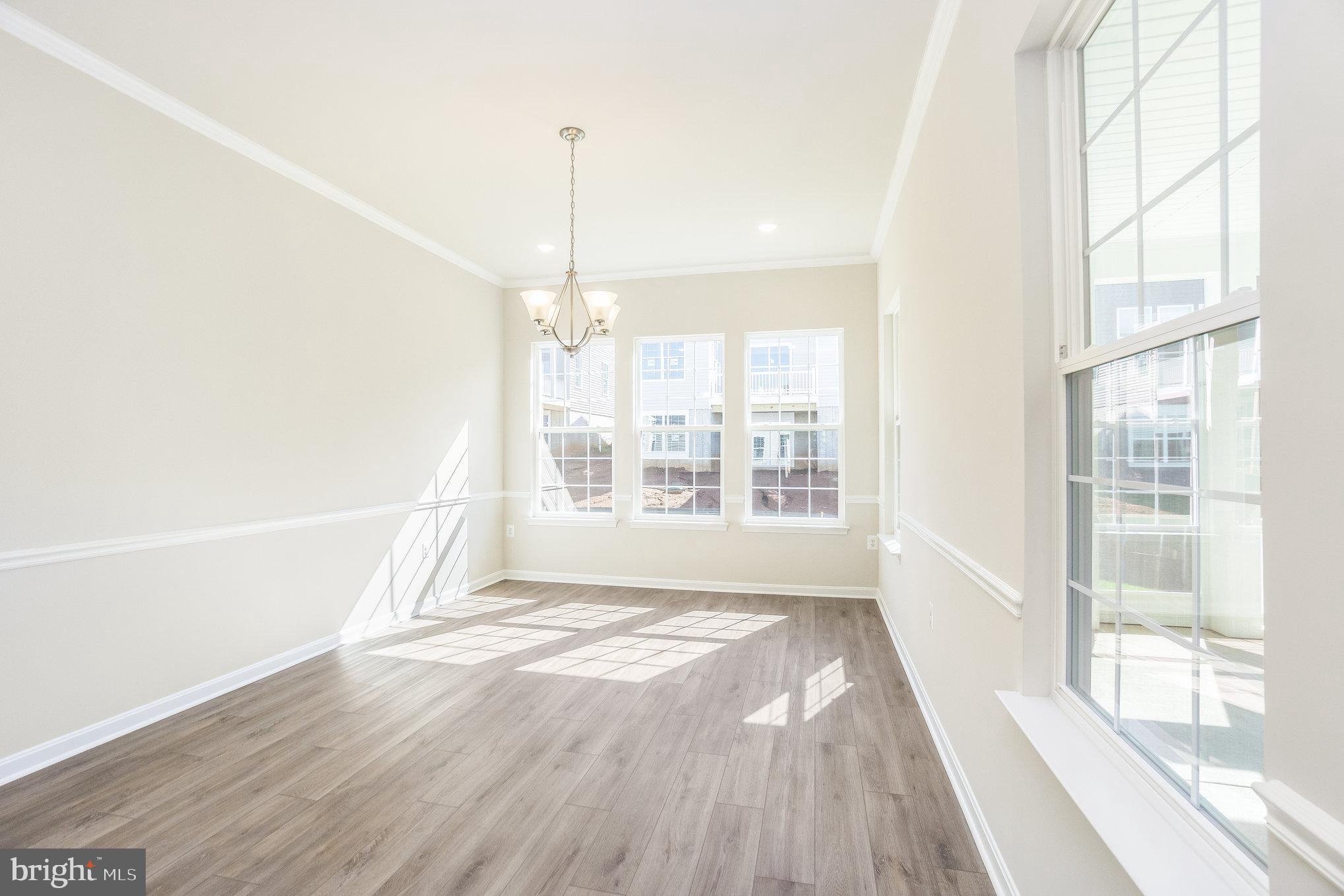 FOUR SEASONS - Residential