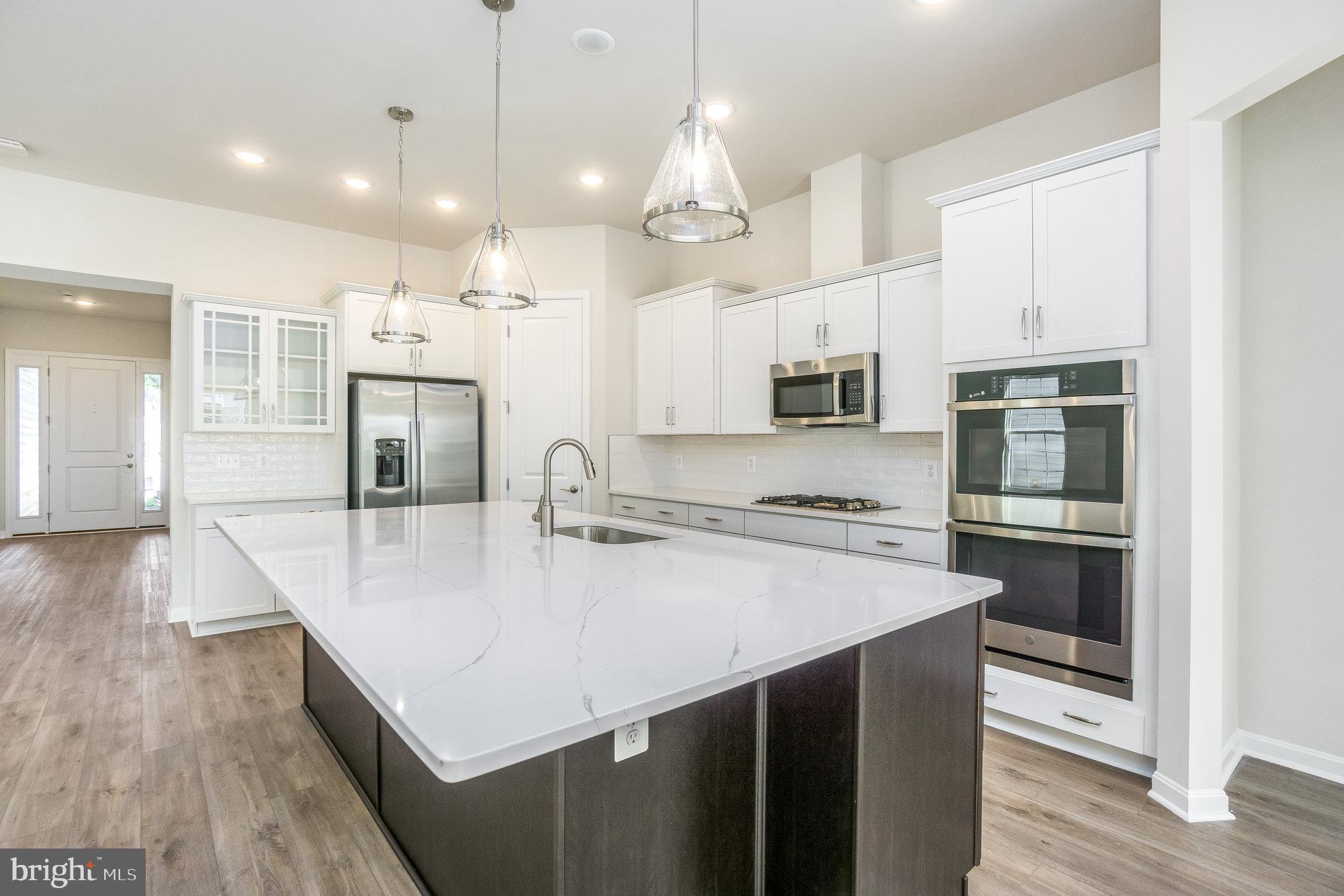 FOUR SEASONS - Residential