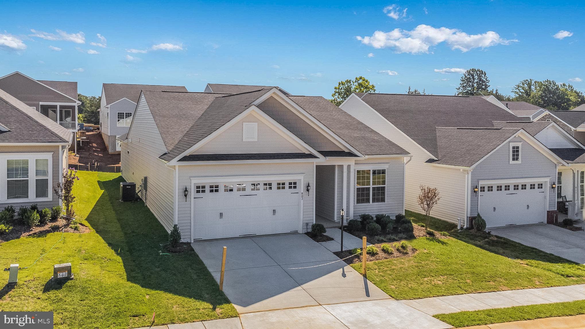 FOUR SEASONS - Residential