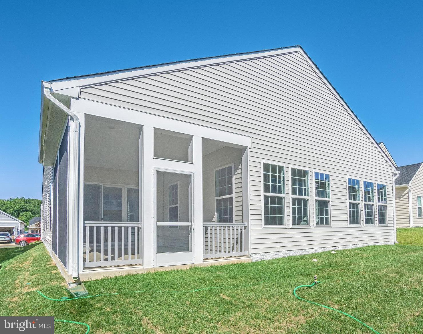 FOUR SEASONS - Residential