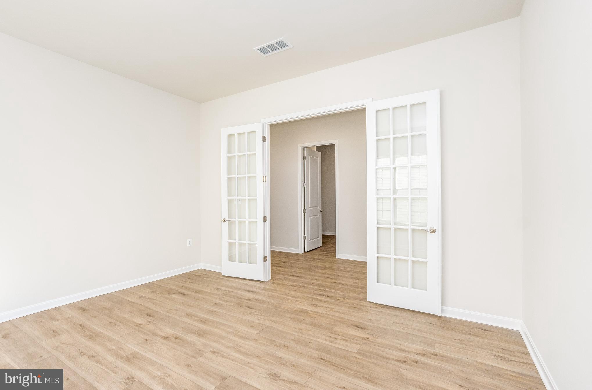 FOUR SEASONS - Residential