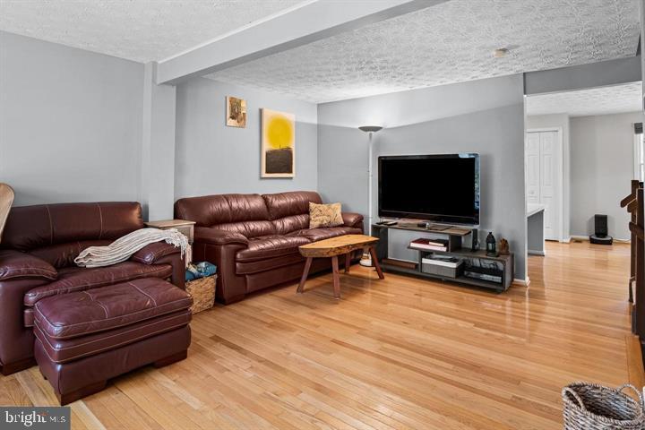 RESTON - Residential Lease