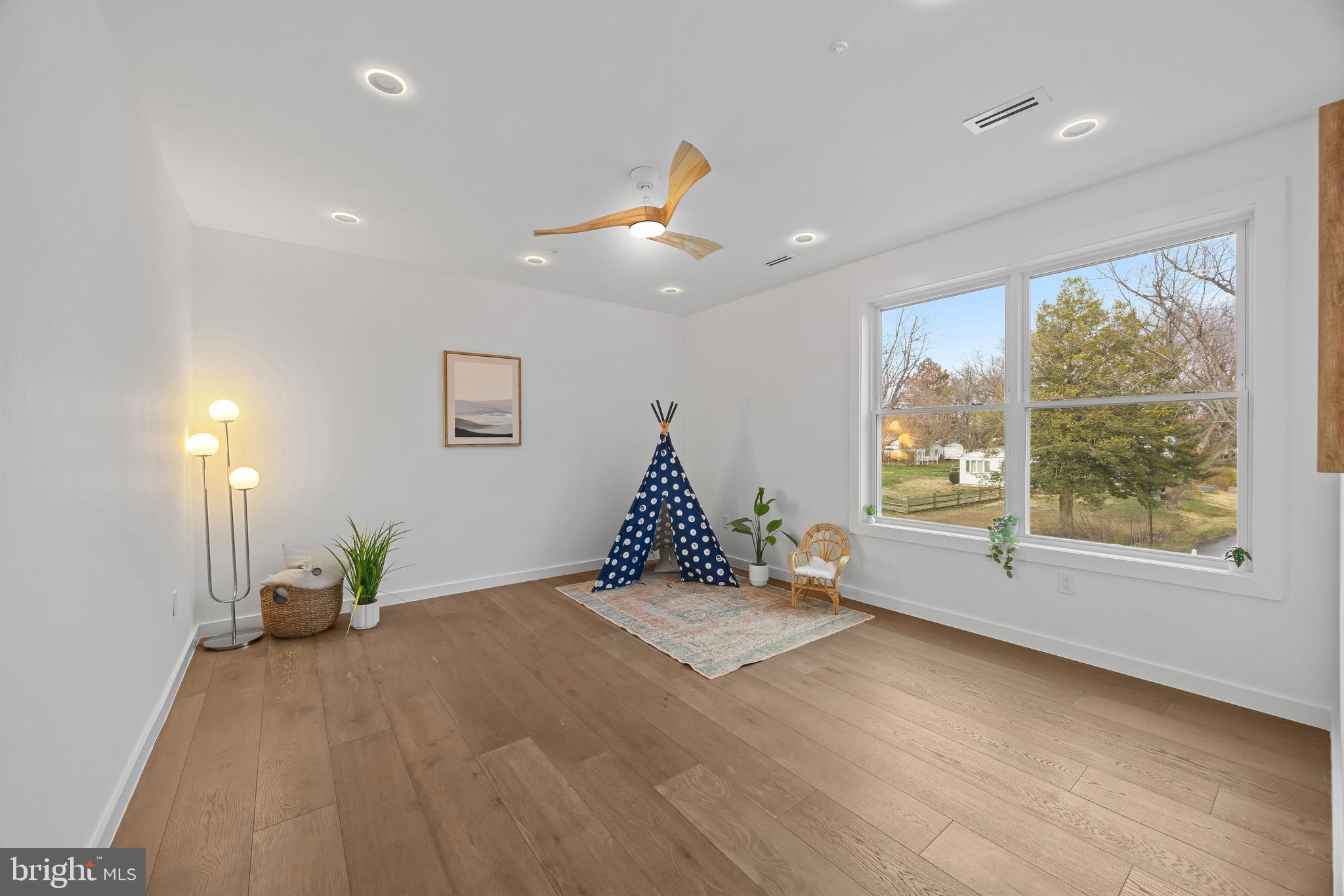 STEVENSVILLE - Residential