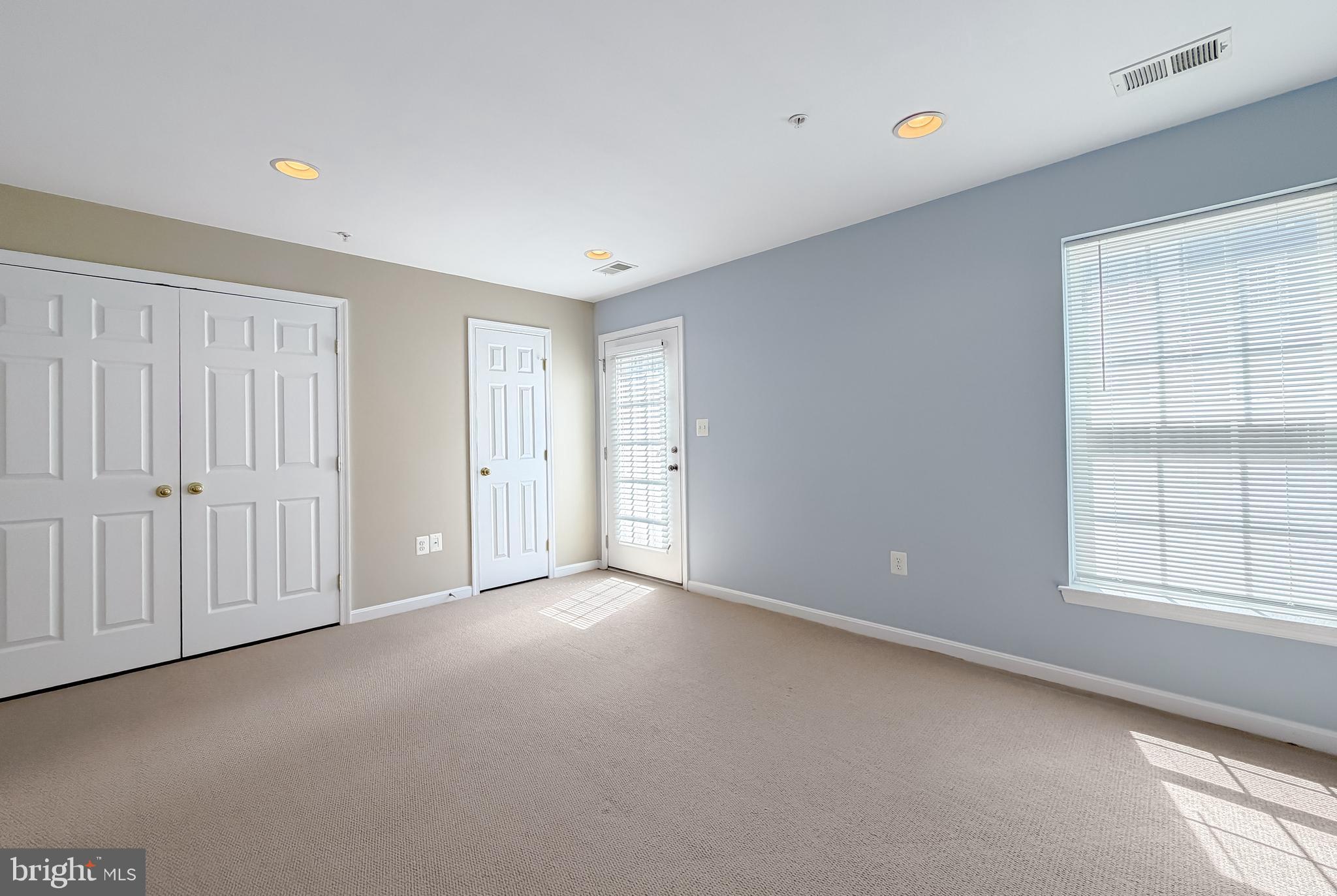 WESTBURY - Residential