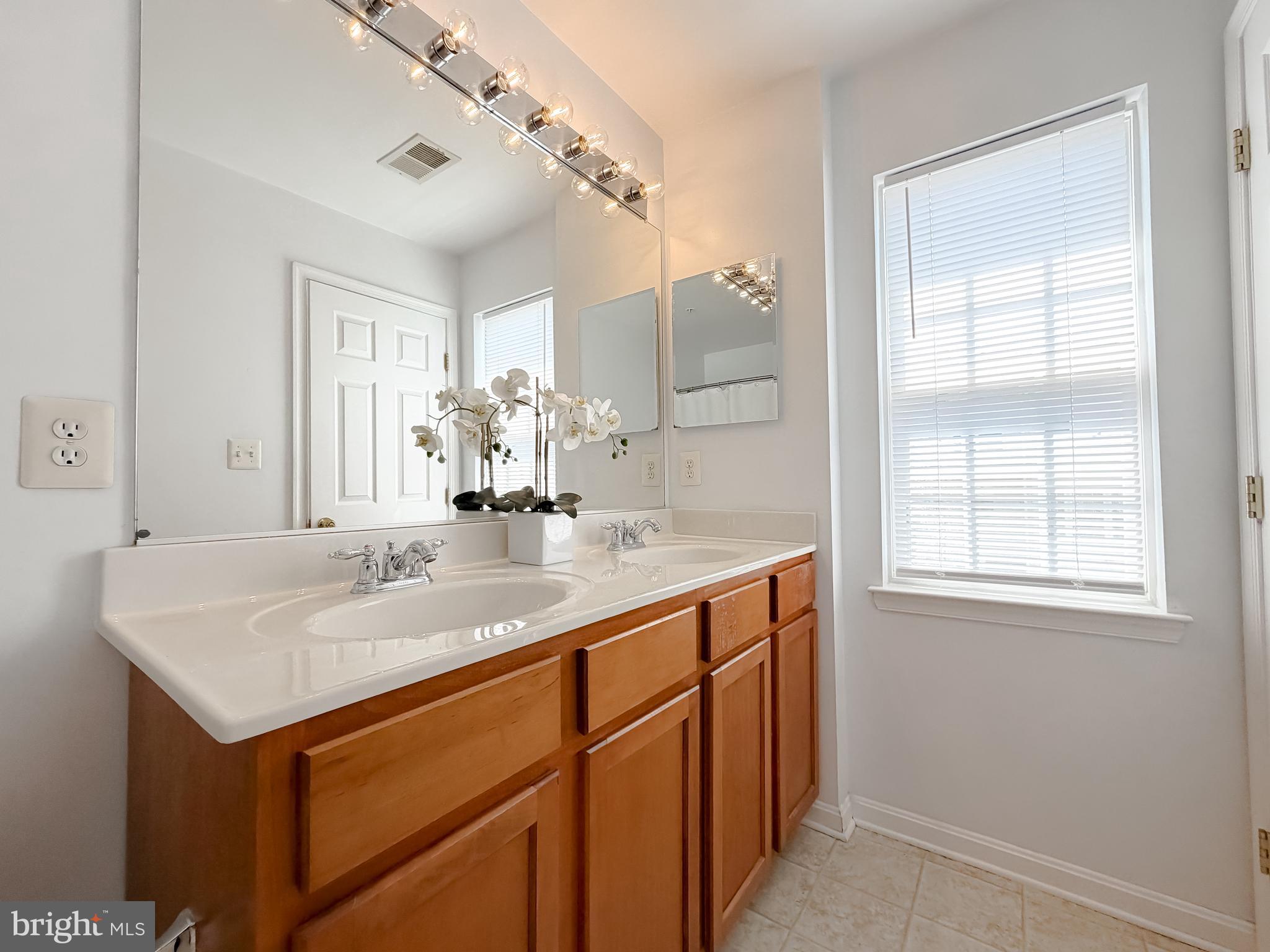 WESTBURY - Residential