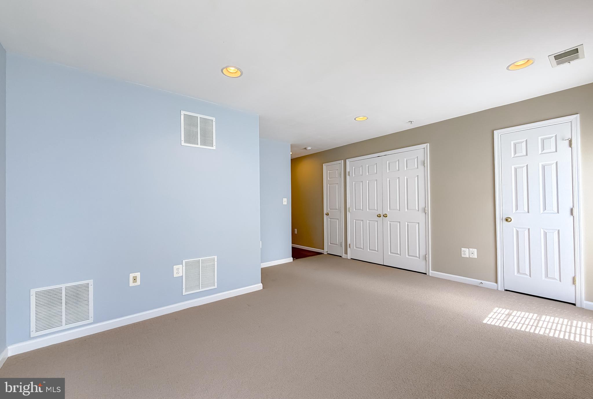 WESTBURY - Residential