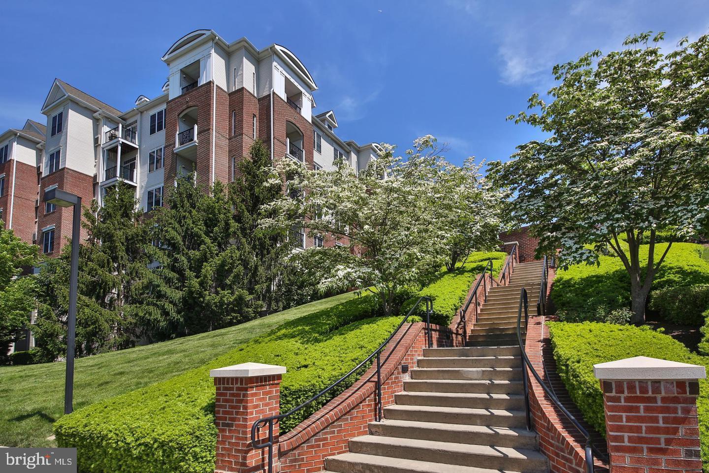 THE GRANDE AT RIVERVIEW - Residential