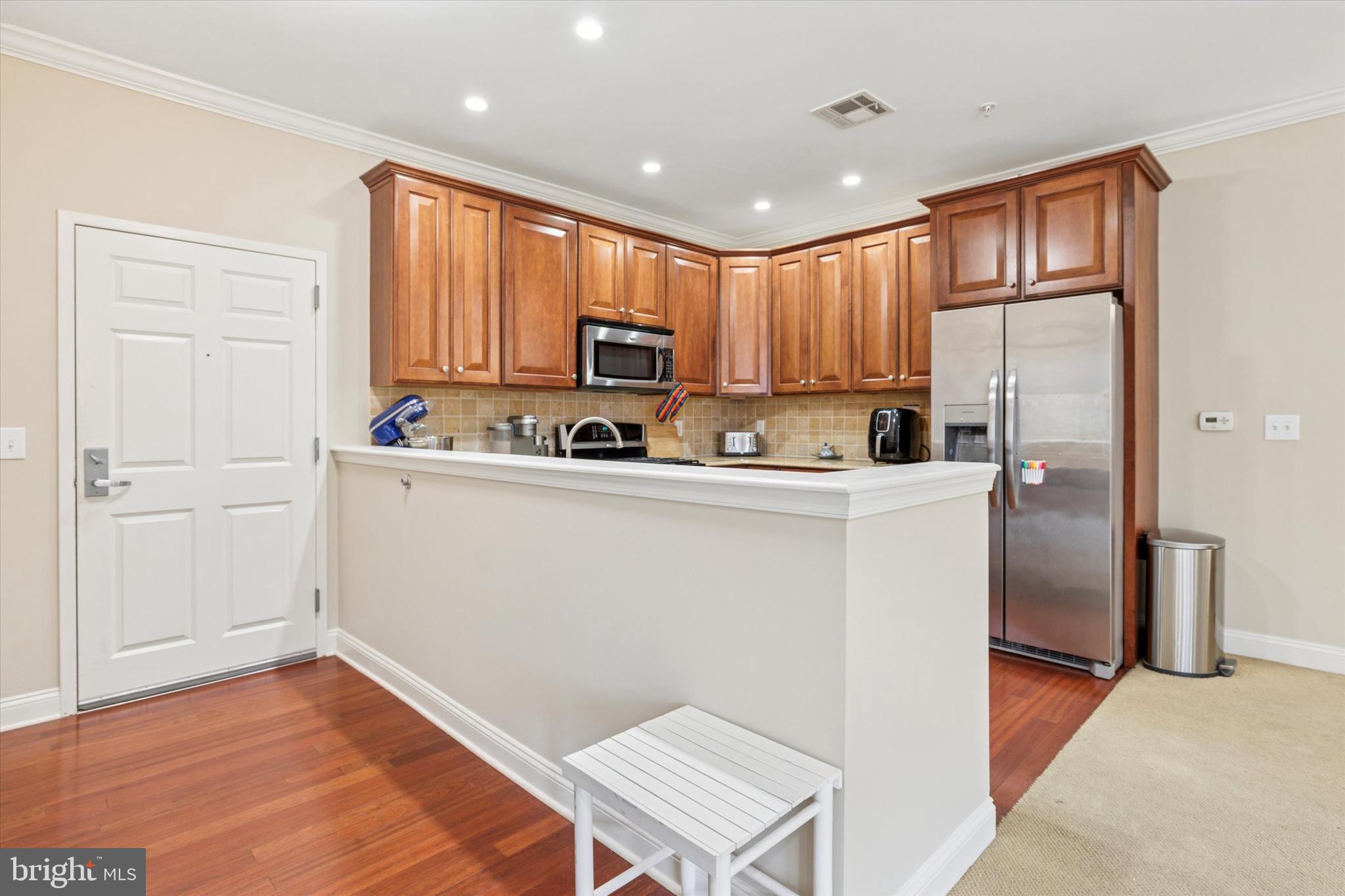 300 W ELM STREET 2104