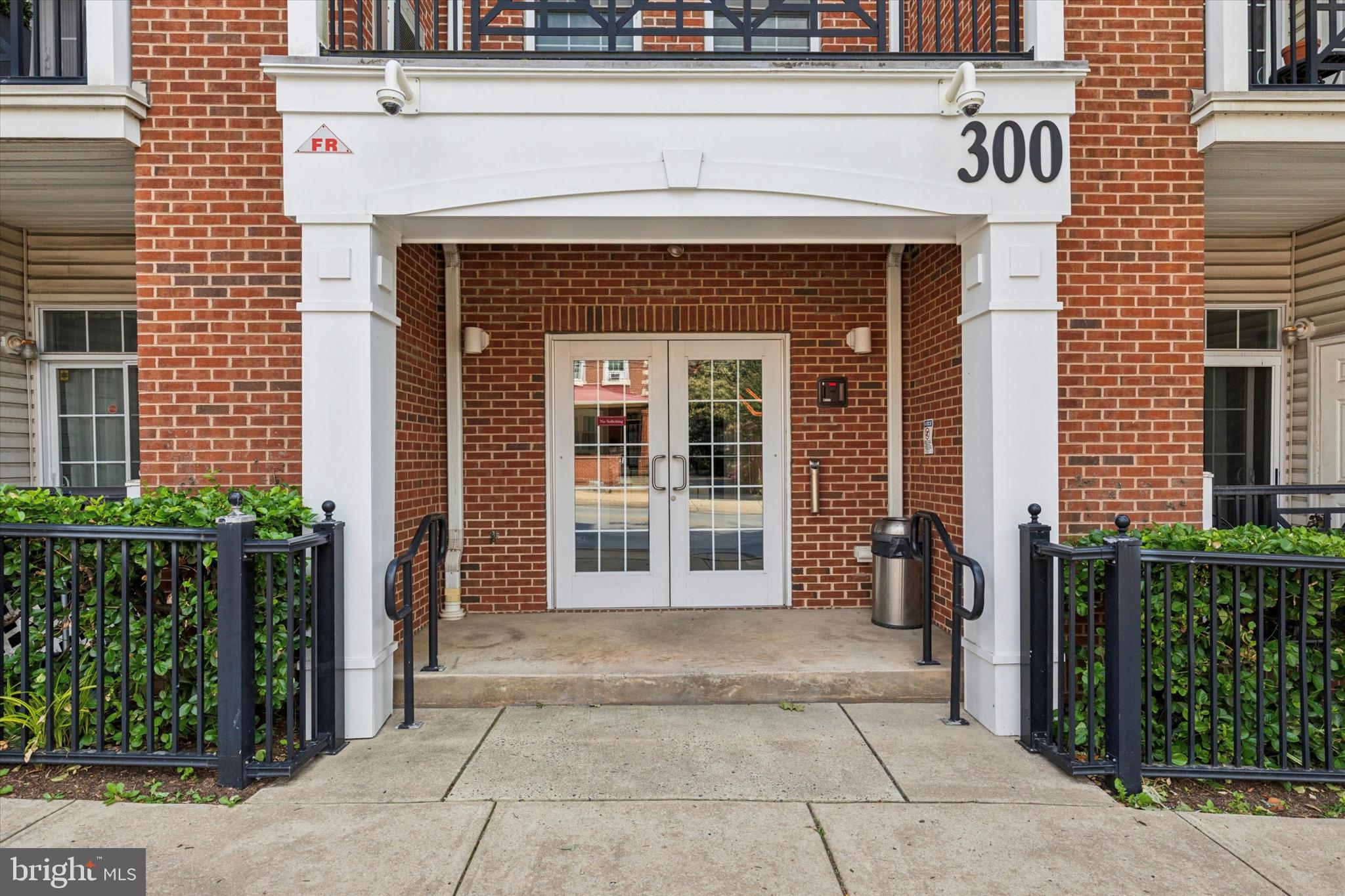 300 W ELM STREET 2104