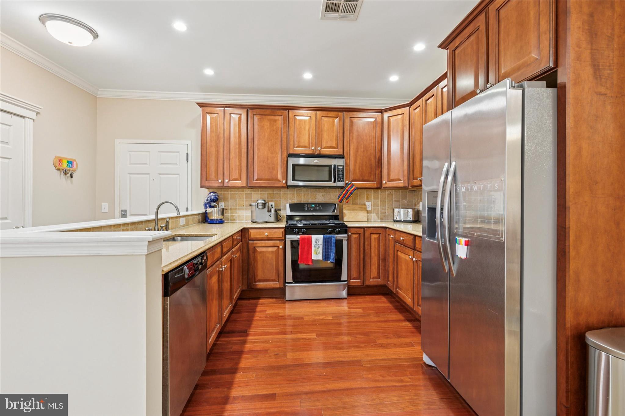 300 W ELM STREET 2104