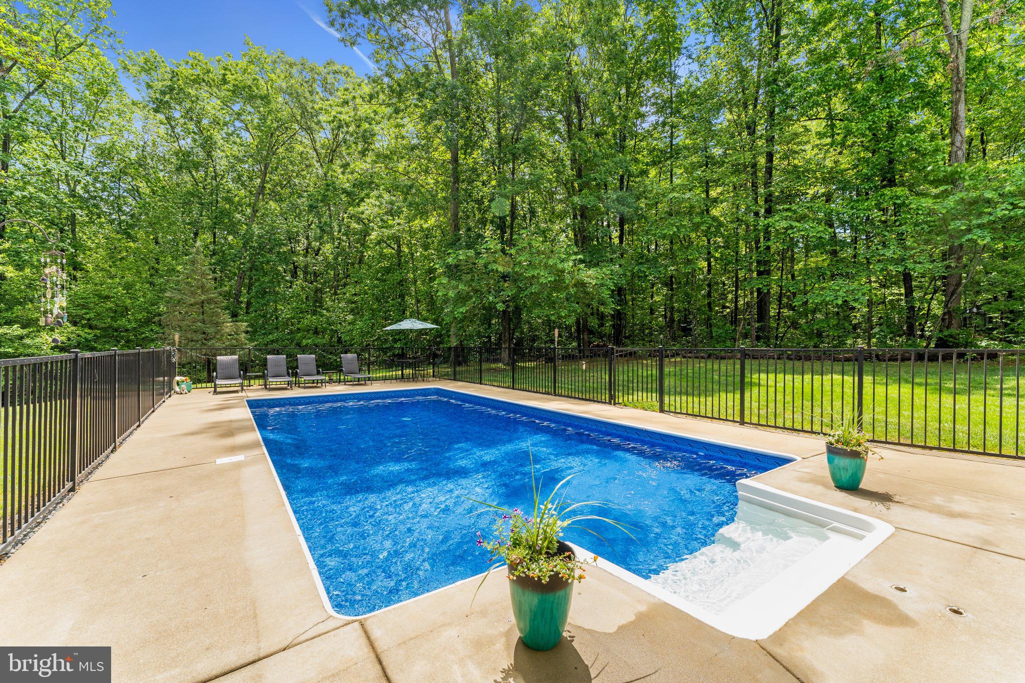42 AMSONIA COURT