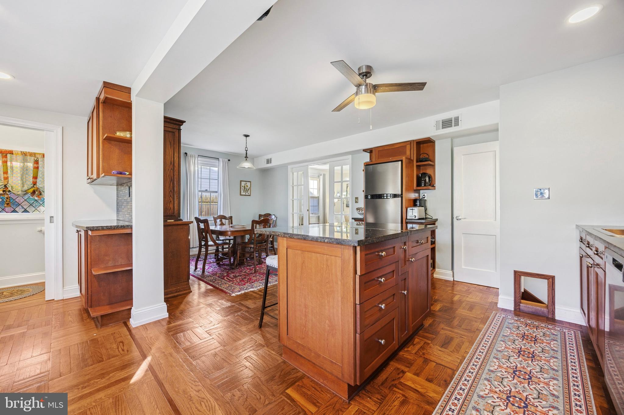 ROSLYN - Residential