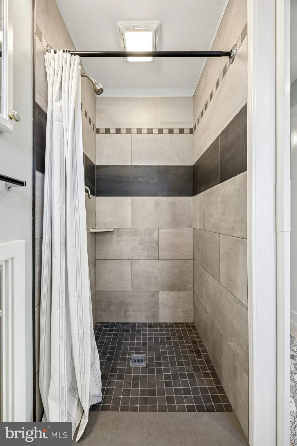 Abington, Pennsylvania 19001, United States, 3 Bedrooms Bedrooms, ,3 BathroomsBathrooms,Residential,Active,251228