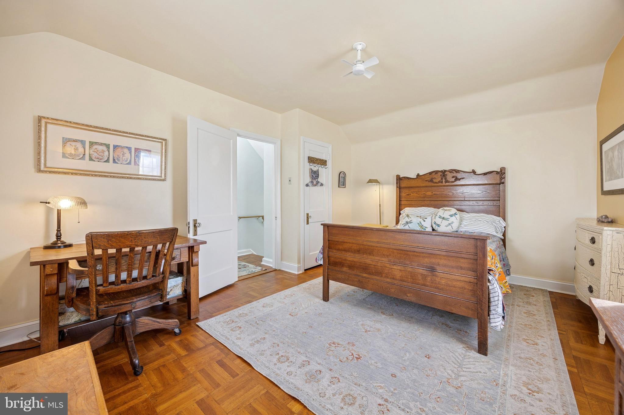 ROSLYN - Residential