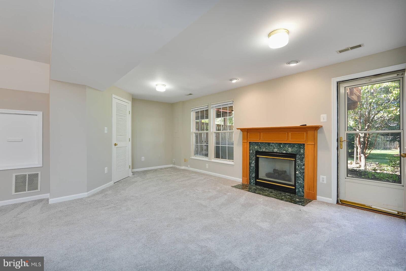 ASHBURN FARM - Residential