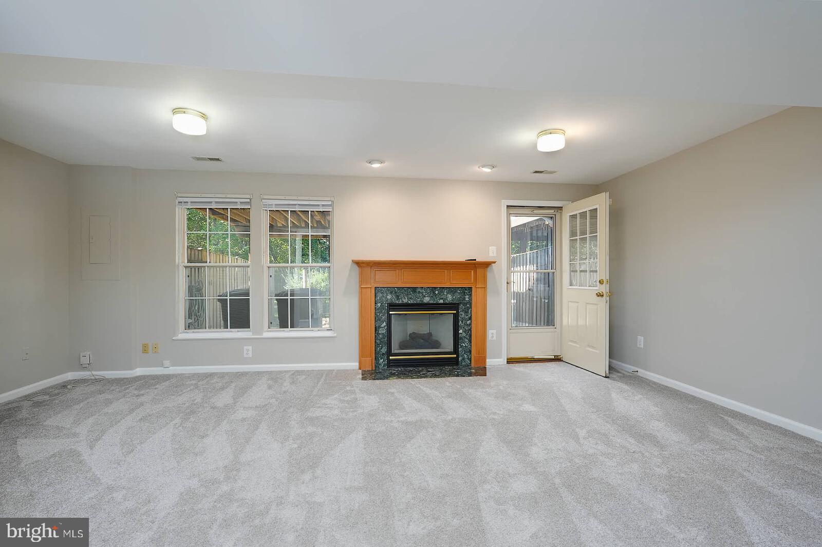 ASHBURN FARM - Residential