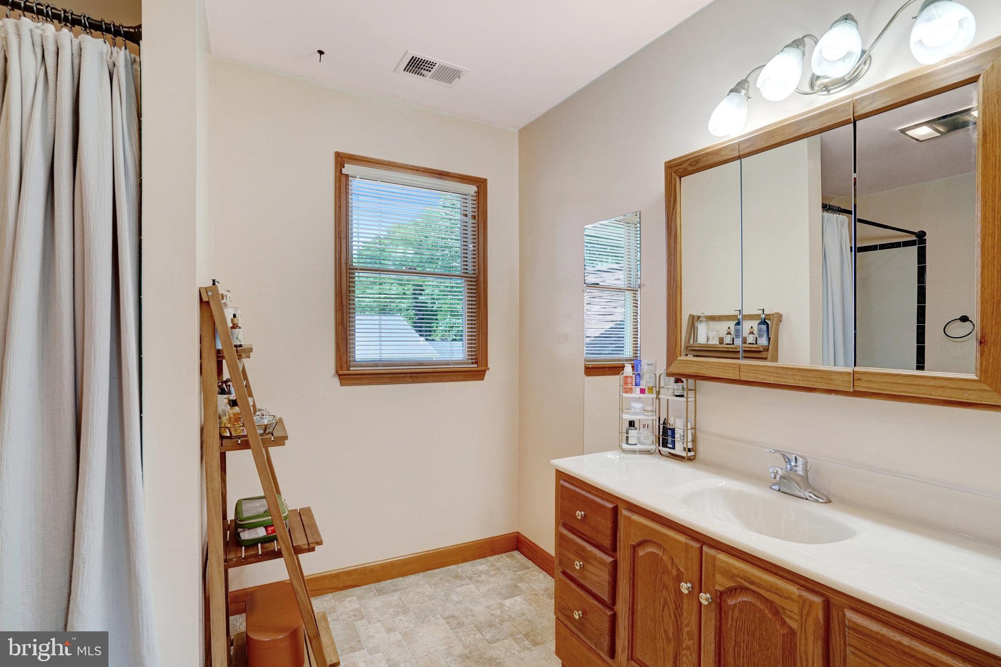 MOUNT VERNON MANOR - Residential