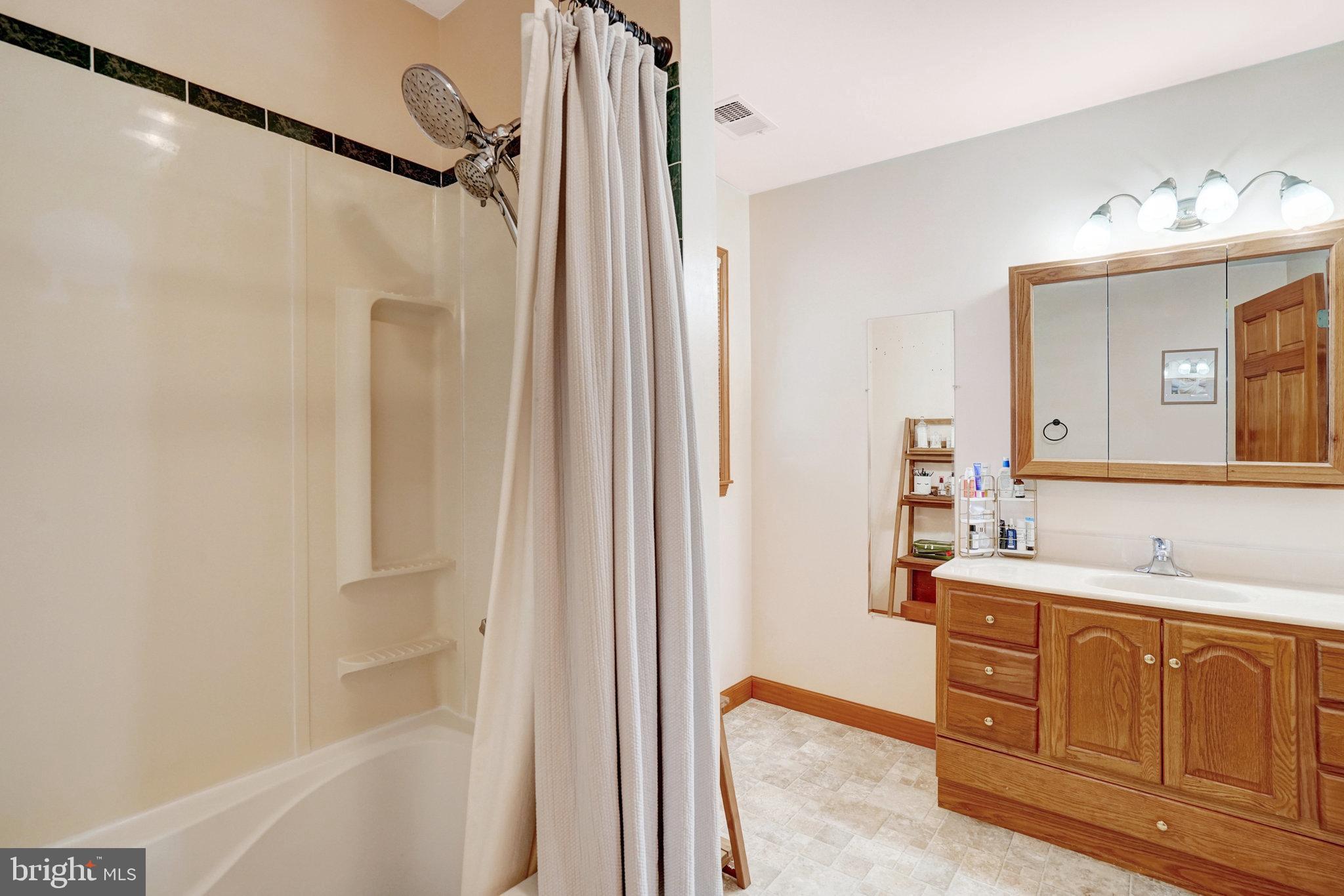 MOUNT VERNON MANOR - Residential