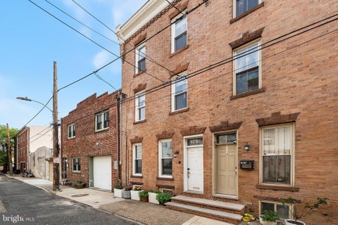 Townhouse For Sale - 936 Hall Street<br/> PHILADELPHIA, PA 19147