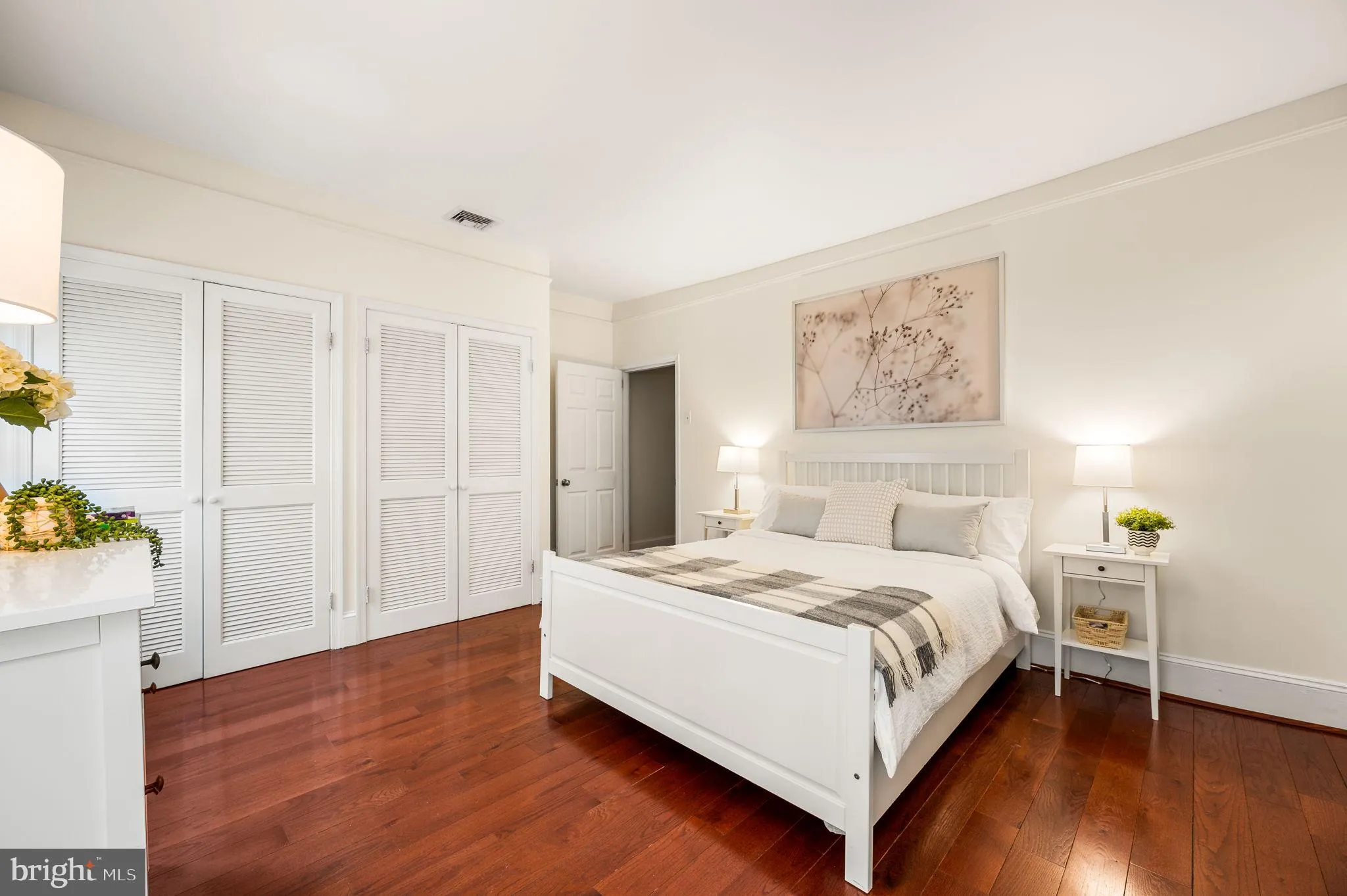 Philadelphia, Pennsylvania 19103, United States, 4 Bedrooms Bedrooms, ,2 BathroomsBathrooms,Residential,Pending,5565