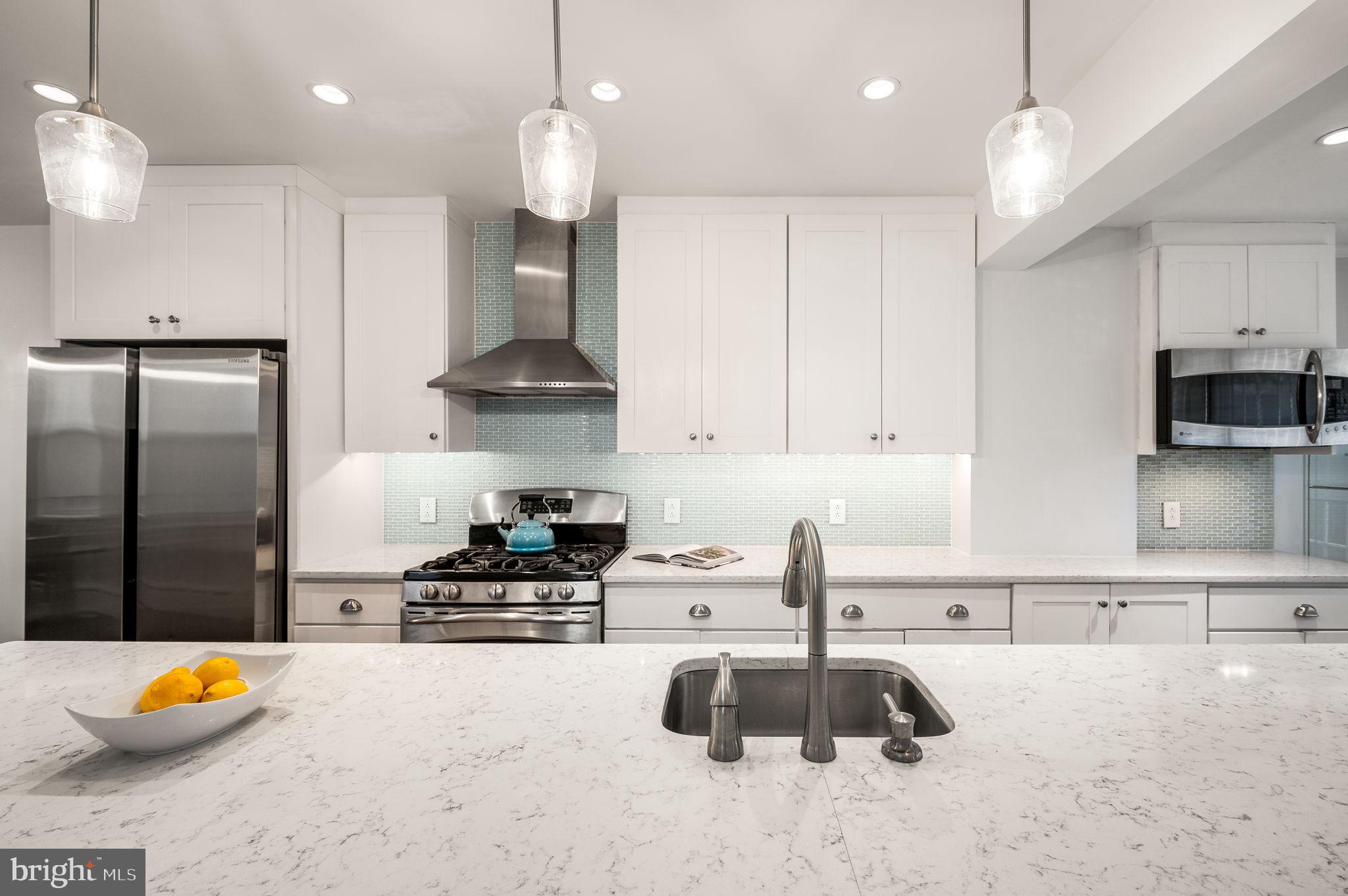 LOGAN SQUARE - Residential