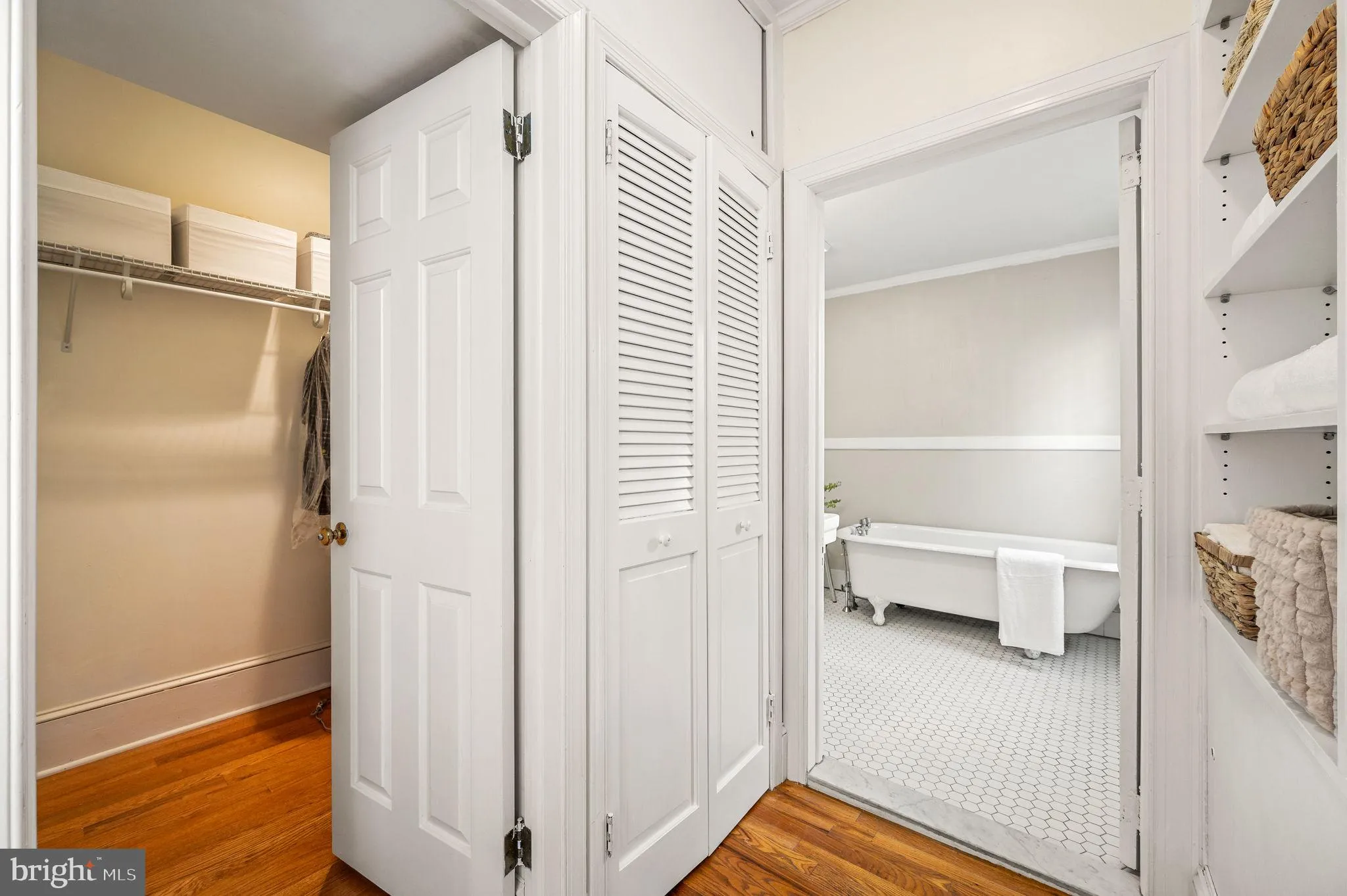 Philadelphia, Pennsylvania 19103, United States, 4 Bedrooms Bedrooms, ,2 BathroomsBathrooms,Residential,Pending,5565