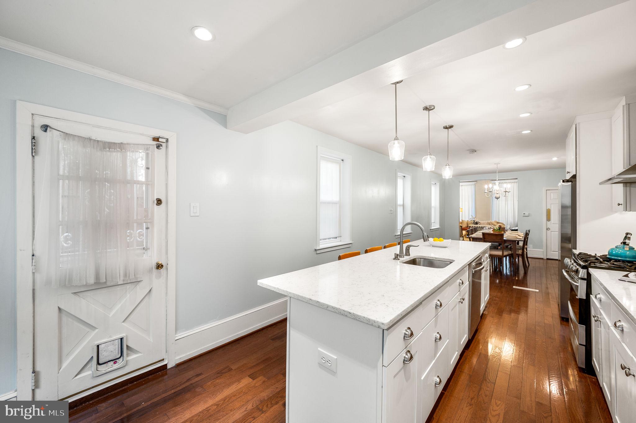 LOGAN SQUARE - Residential