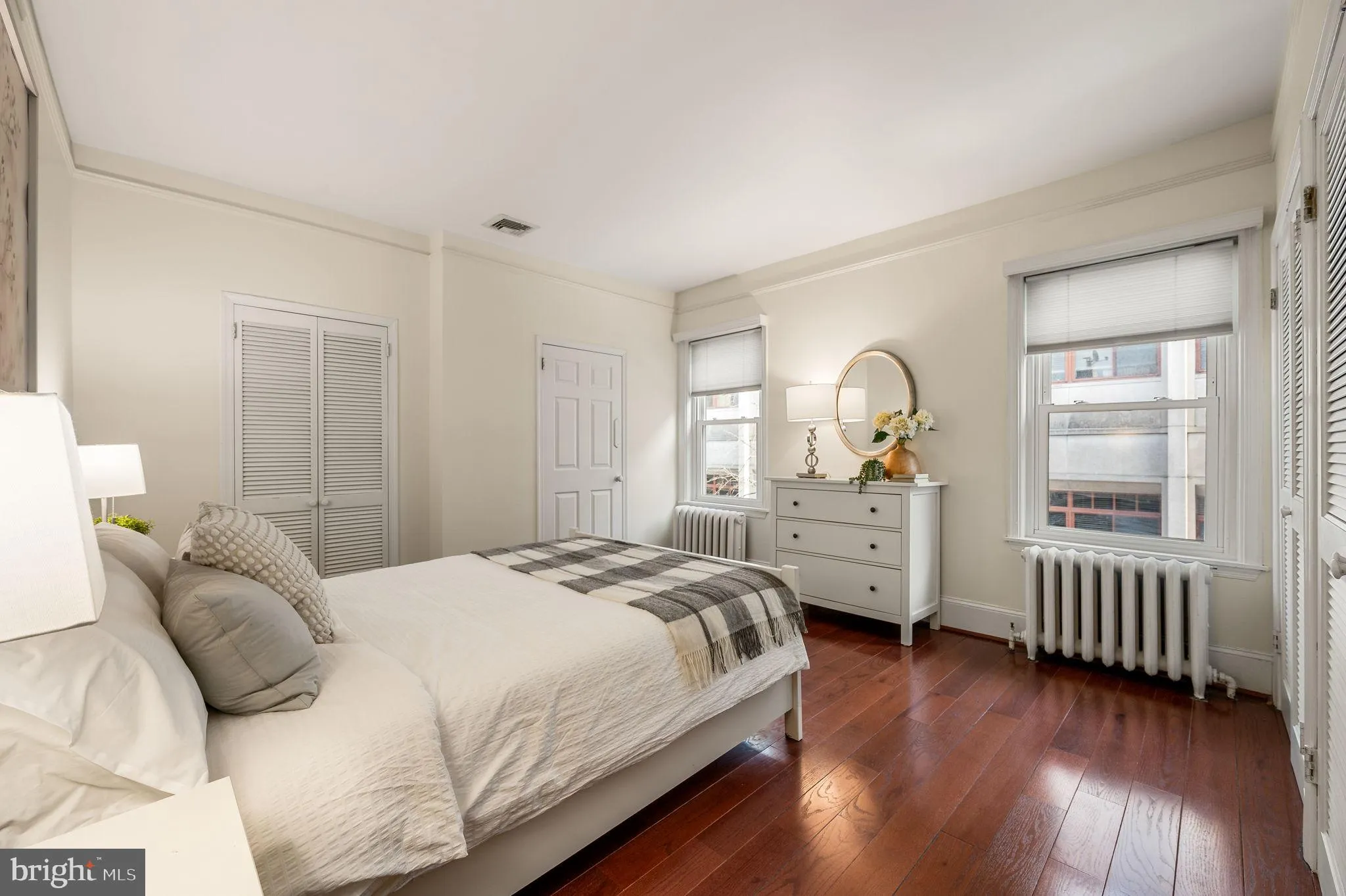 Philadelphia, Pennsylvania 19103, United States, 4 Bedrooms Bedrooms, ,2 BathroomsBathrooms,Residential,Pending,5565