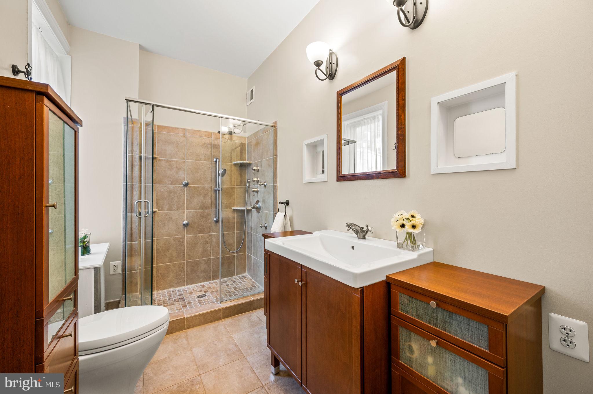 LOGAN SQUARE - Residential