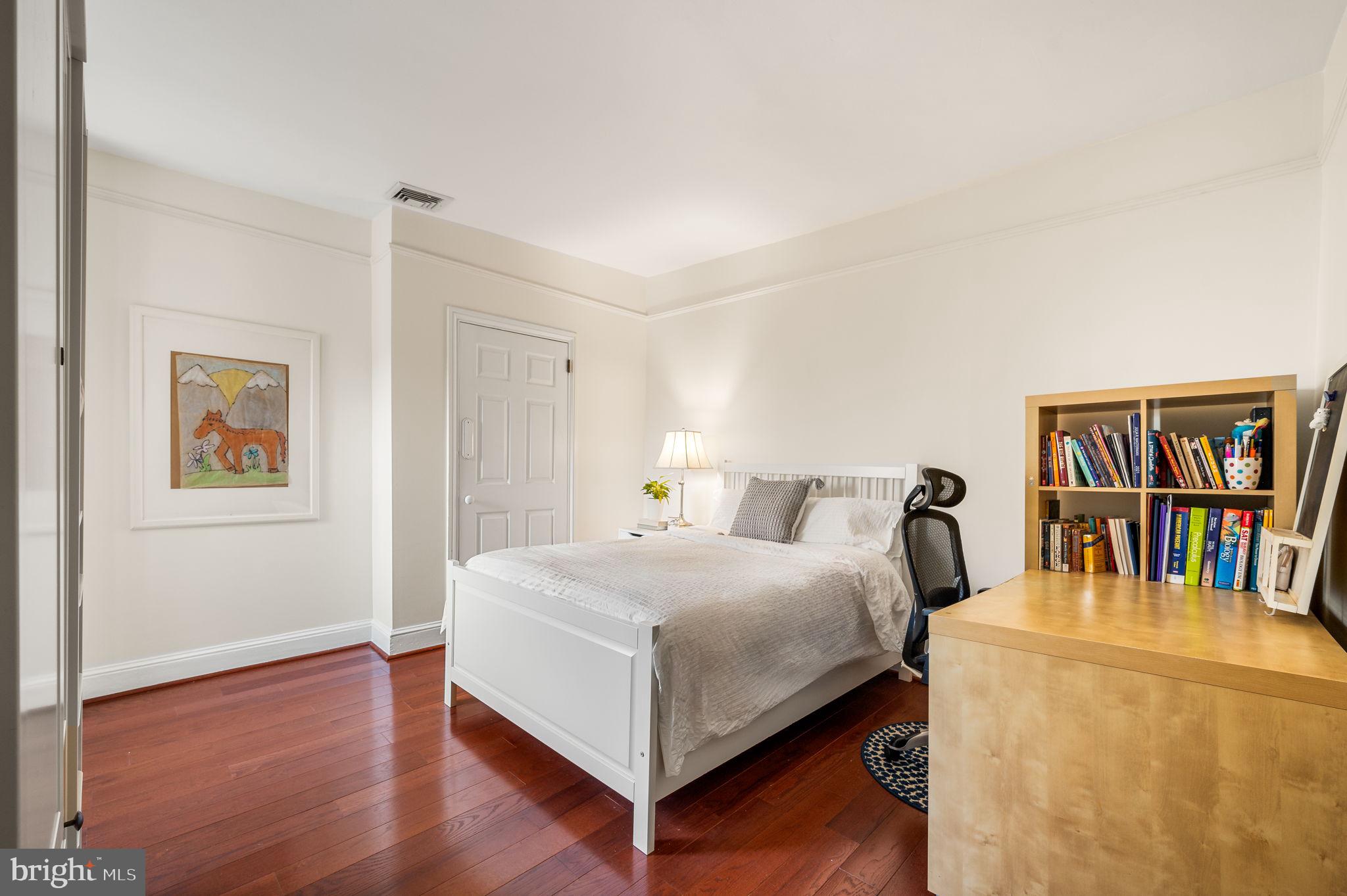 LOGAN SQUARE - Residential