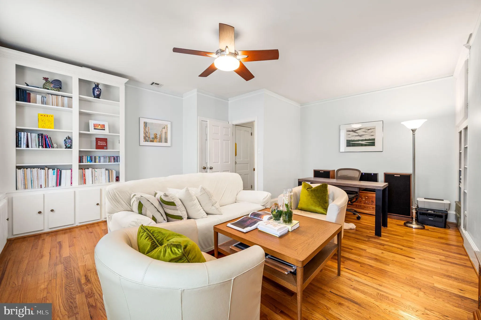 Philadelphia, Pennsylvania 19103, United States, 4 Bedrooms Bedrooms, ,2 BathroomsBathrooms,Residential,Pending,5565