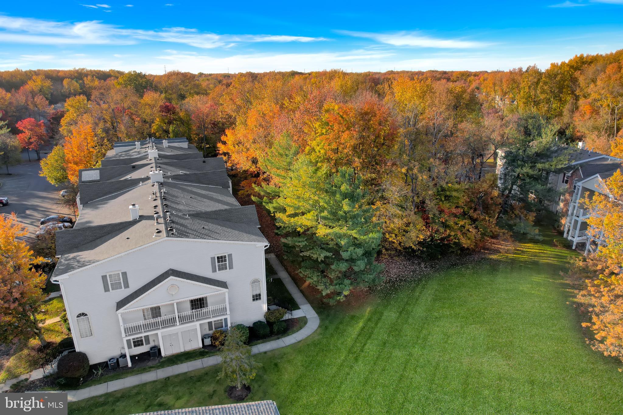 23 VERSAILLES COURT