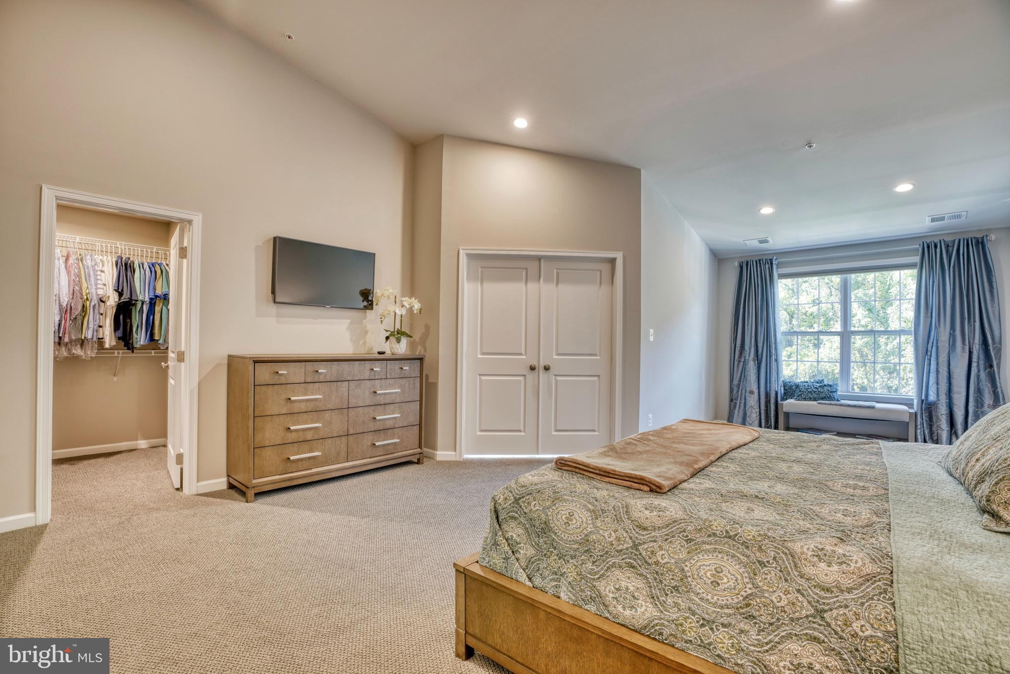 LAUREL RIDGE - THE MEADOWS - Residential