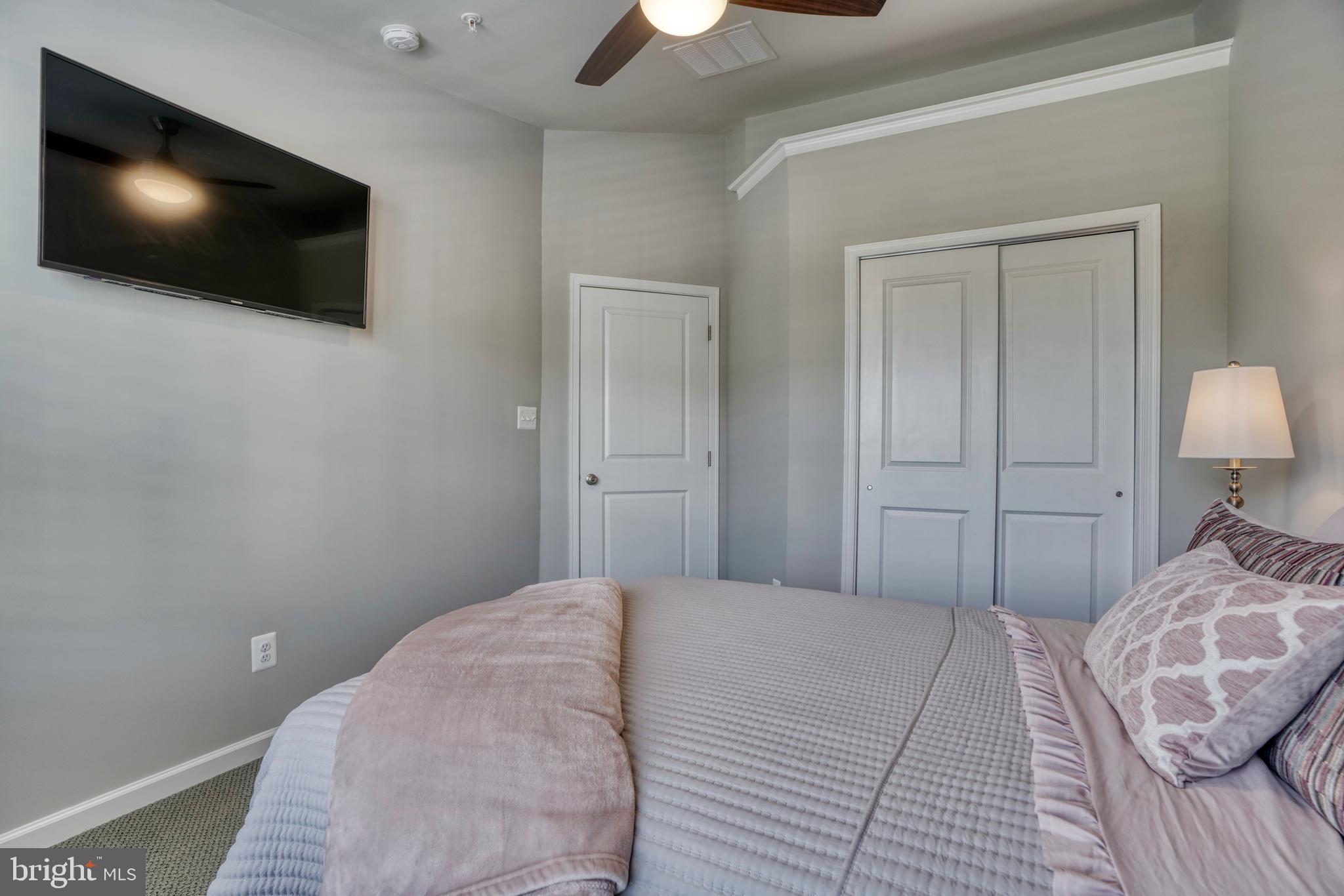 LAUREL RIDGE - THE MEADOWS - Residential