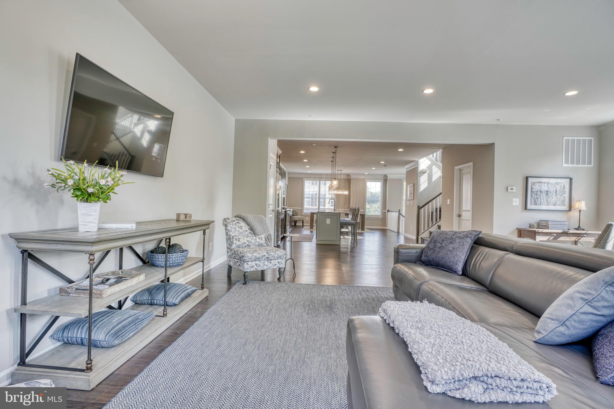 LAUREL RIDGE - THE MEADOWS - Residential