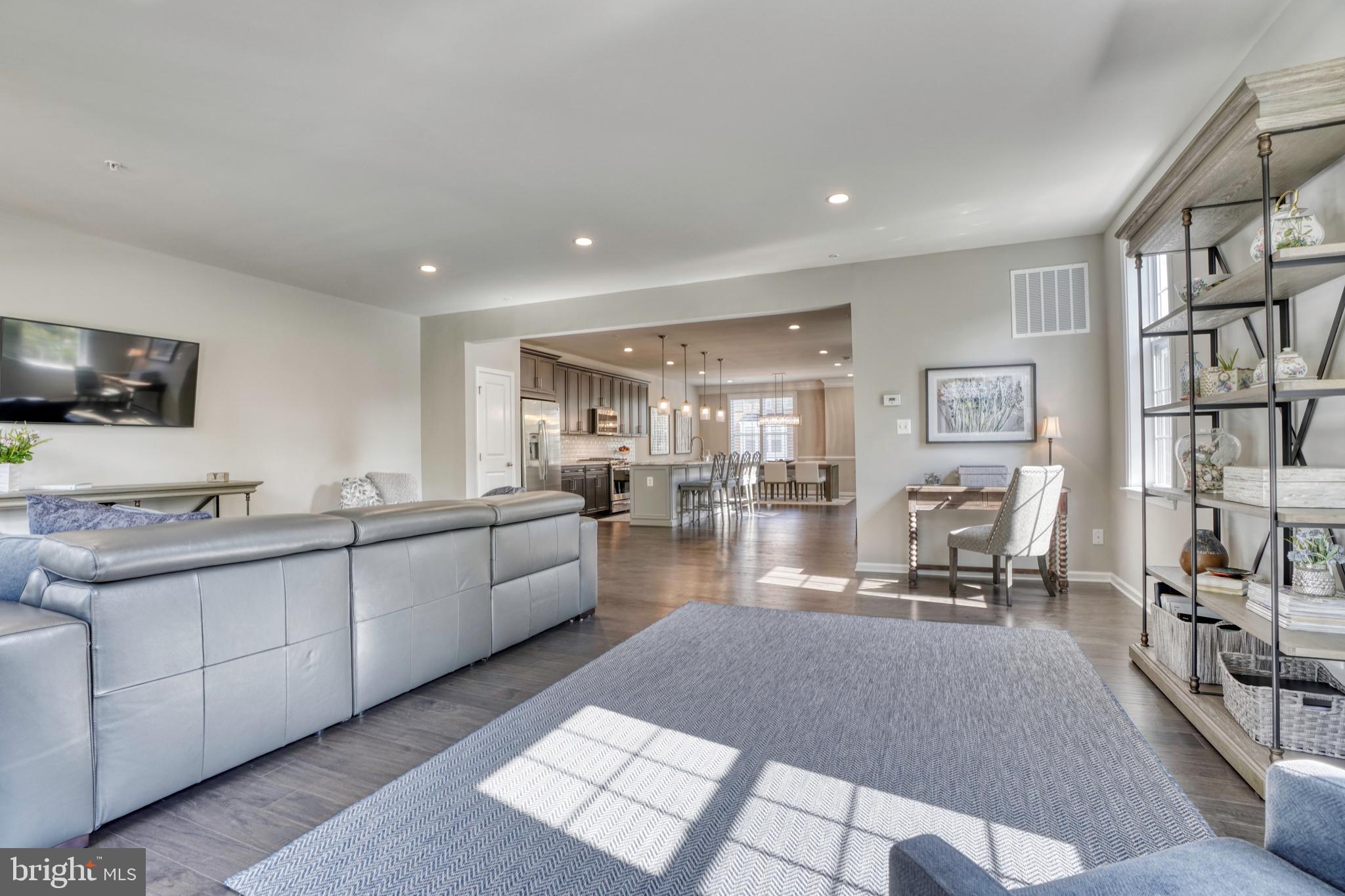 LAUREL RIDGE - THE MEADOWS - Residential