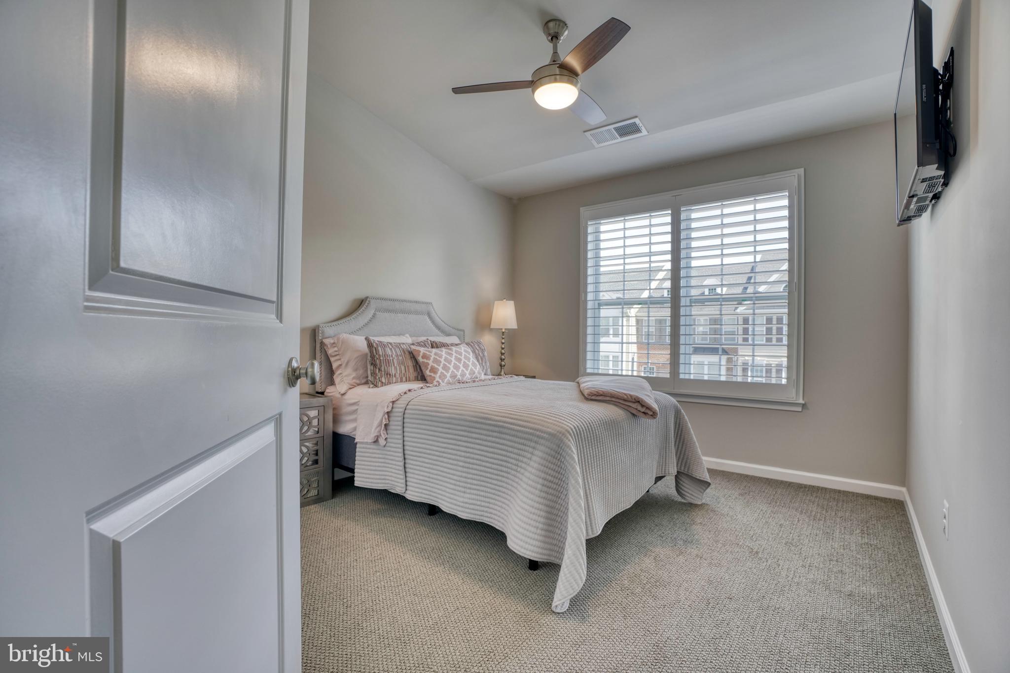 LAUREL RIDGE - THE MEADOWS - Residential