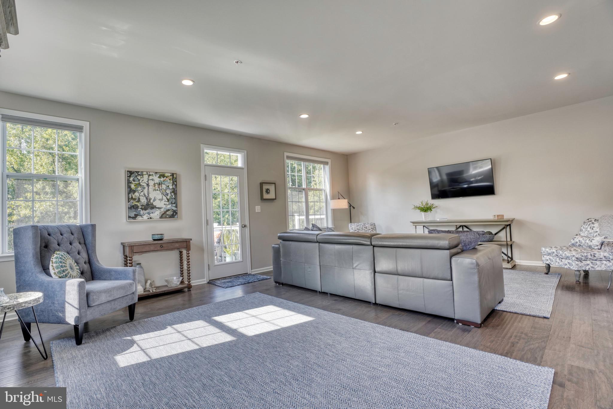 LAUREL RIDGE - THE MEADOWS - Residential