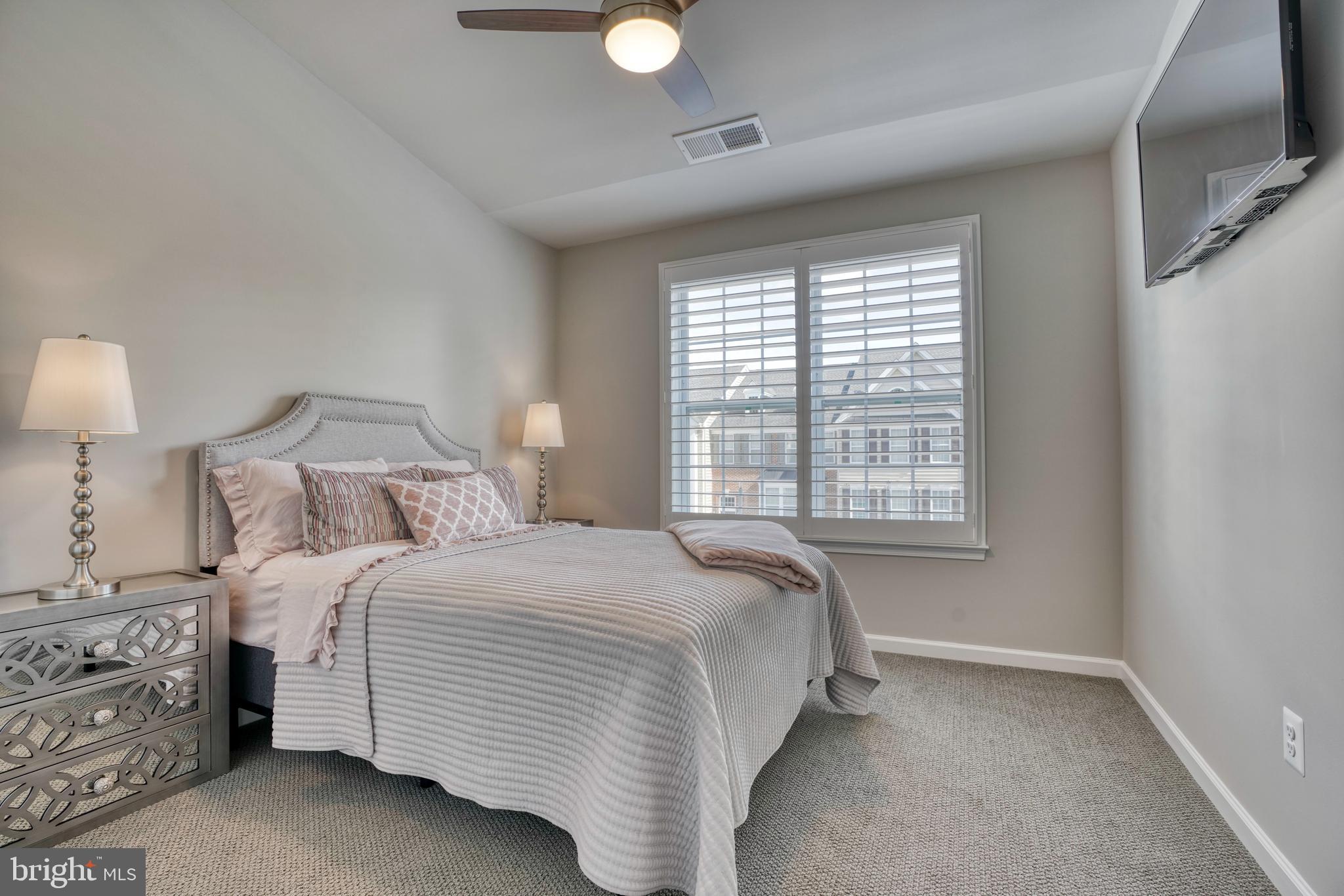 LAUREL RIDGE - THE MEADOWS - Residential