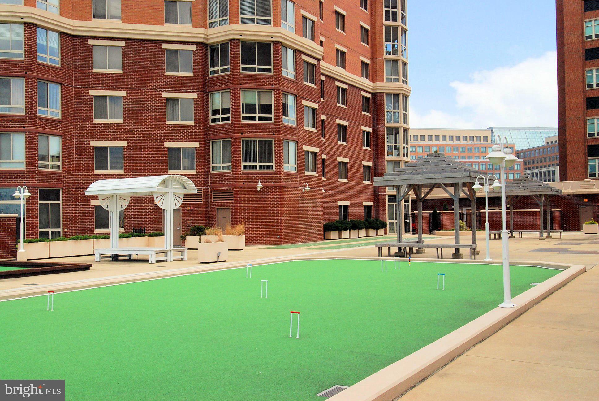 CARLYLE TOWERS - Residential Lease