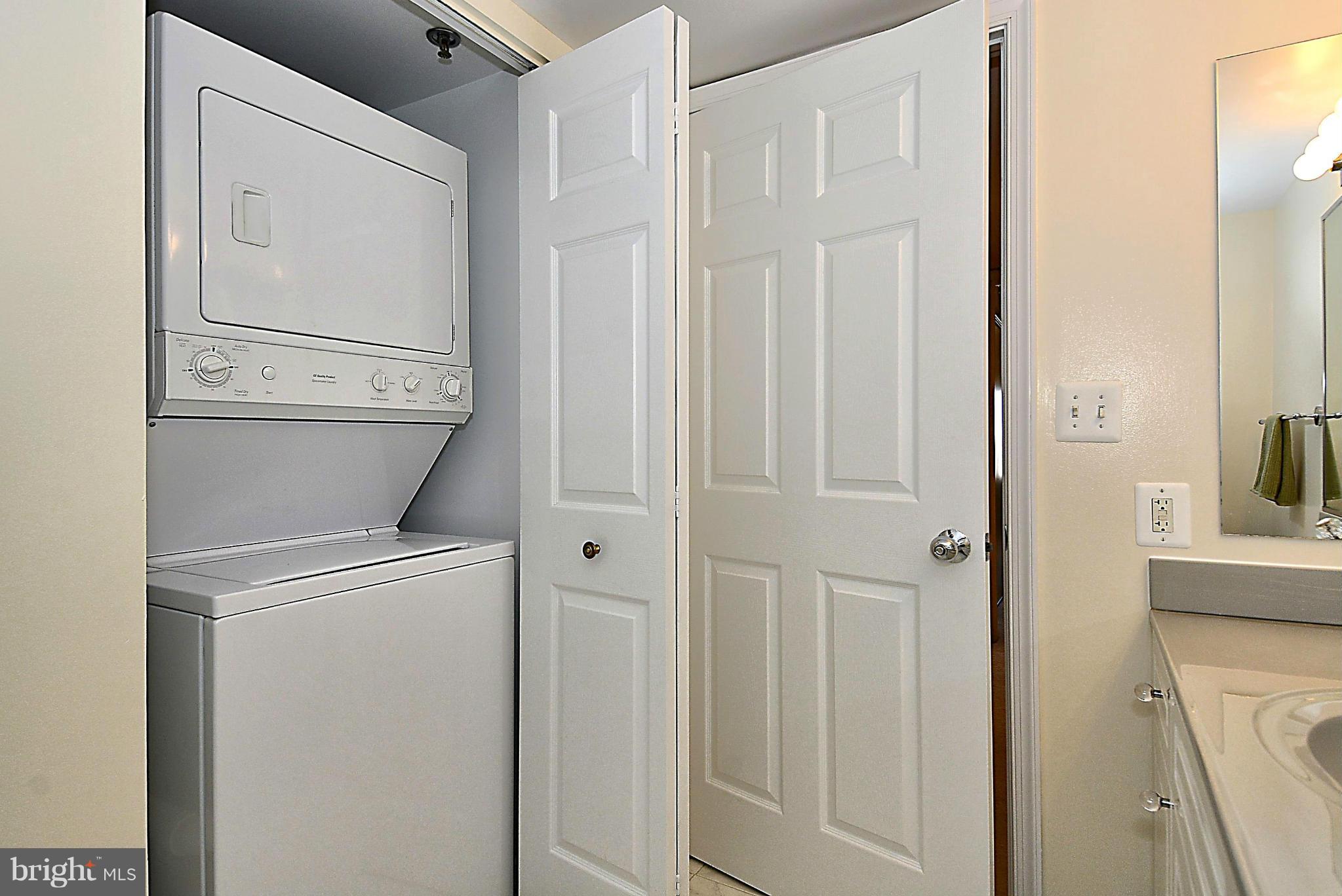 CARLYLE TOWERS - Residential Lease