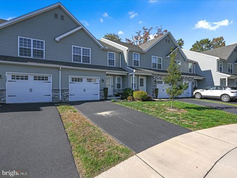 Photo of 333 Briar Ridge Circle, ENOLA, PA 17025 (MLS # PACB2047968) Photo of 333 Briar Ridge Circle, ENOLA, PA 17025 (MLS # PACB2047968)