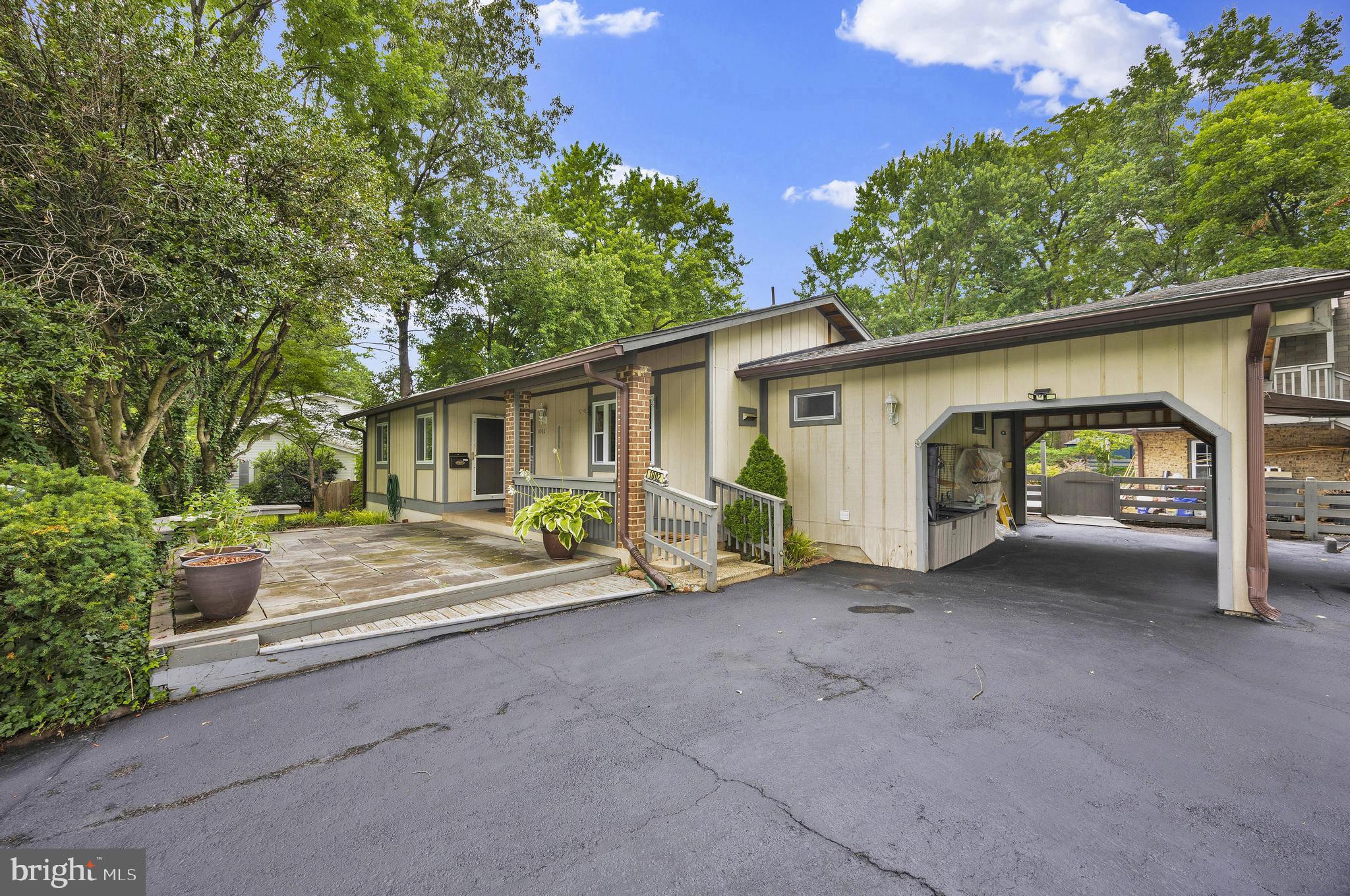 1002 CHARLTON PLACE