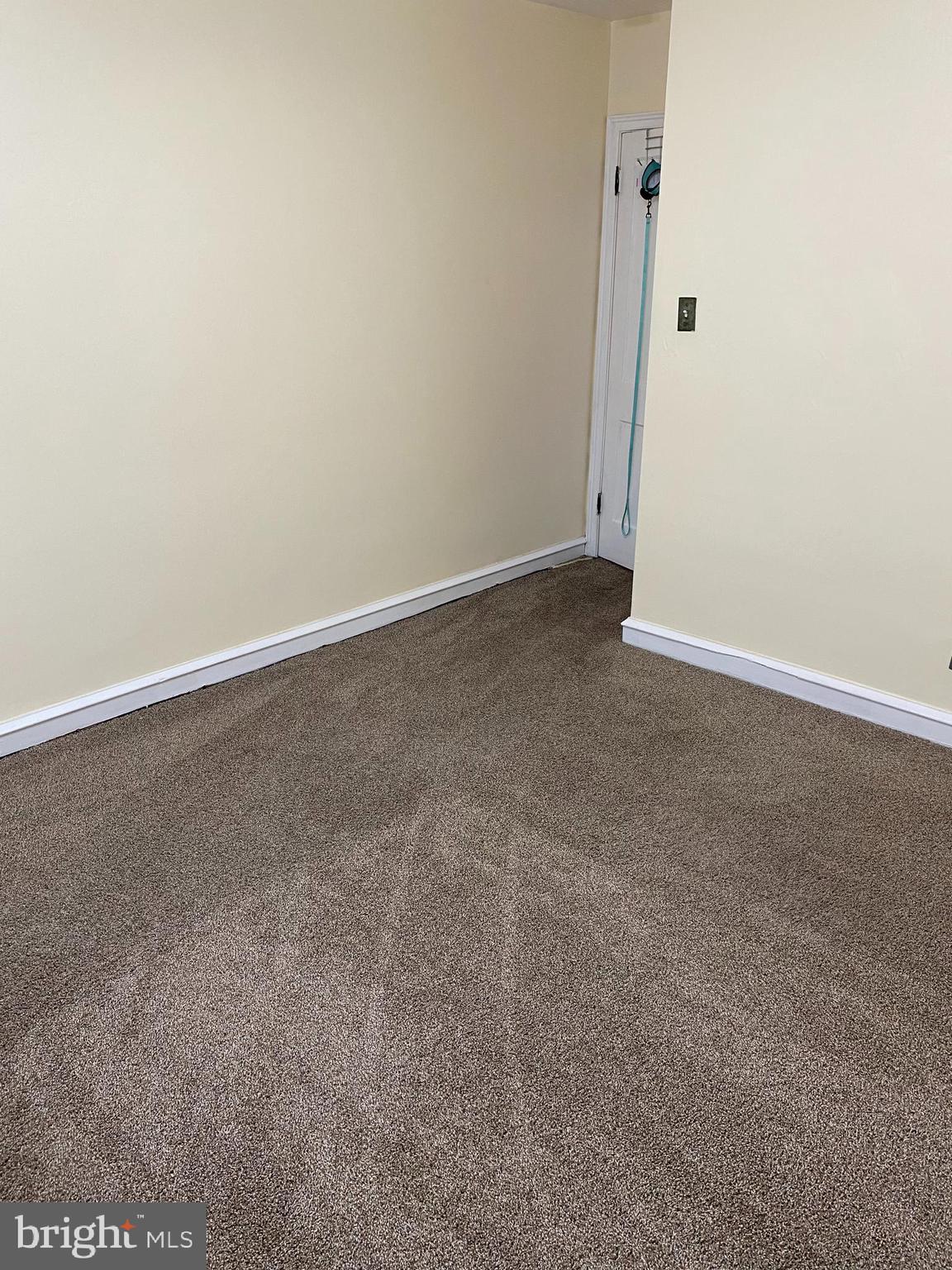 CASTOR GARDENS - Residential Lease