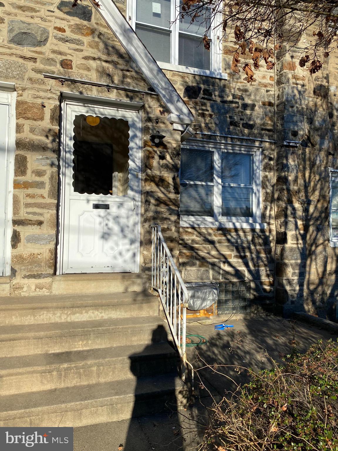 CASTOR GARDENS - Residential Lease