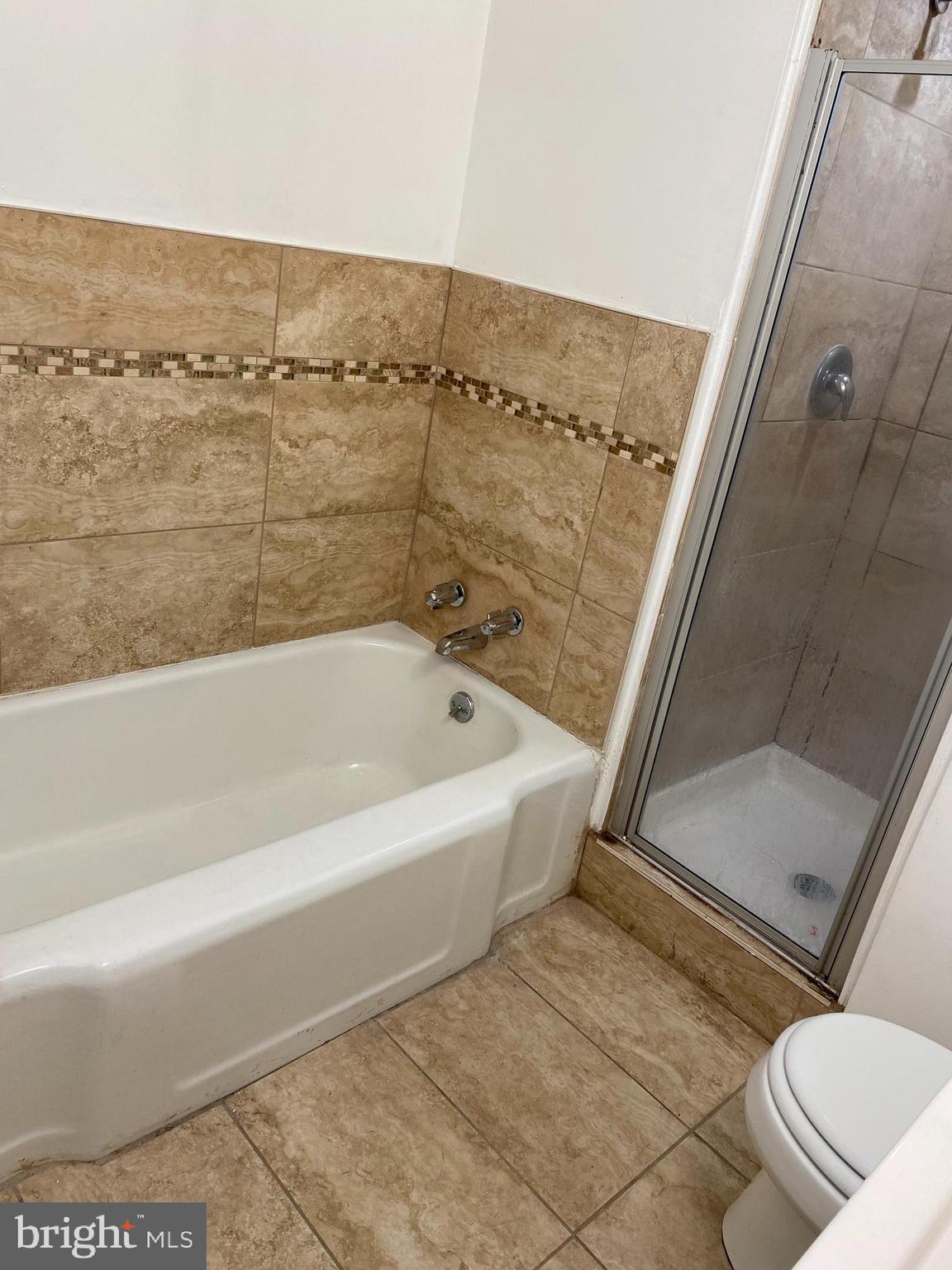 CASTOR GARDENS - Residential Lease