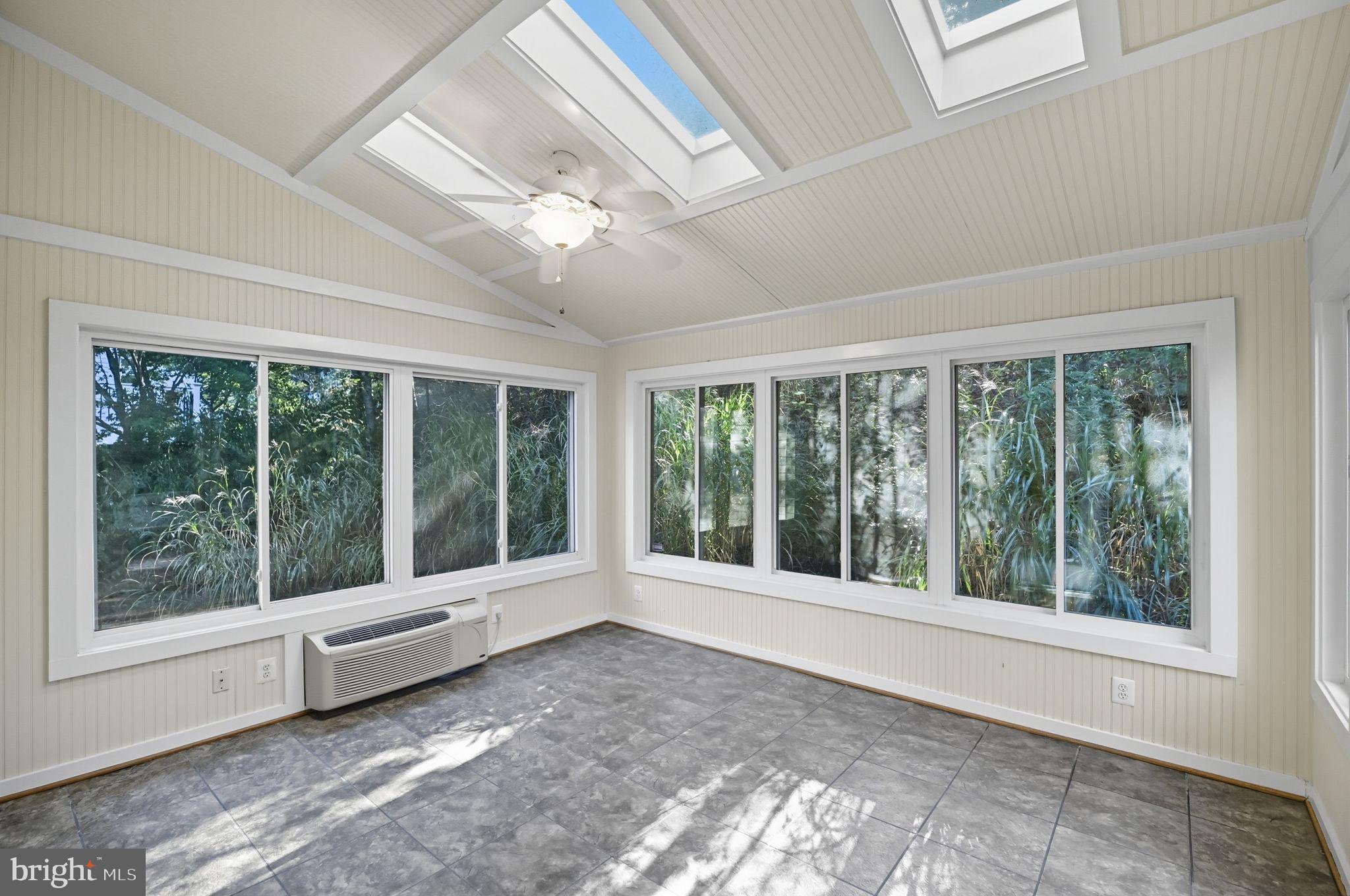 LAKE HOLIDAY ESTATES - Residential