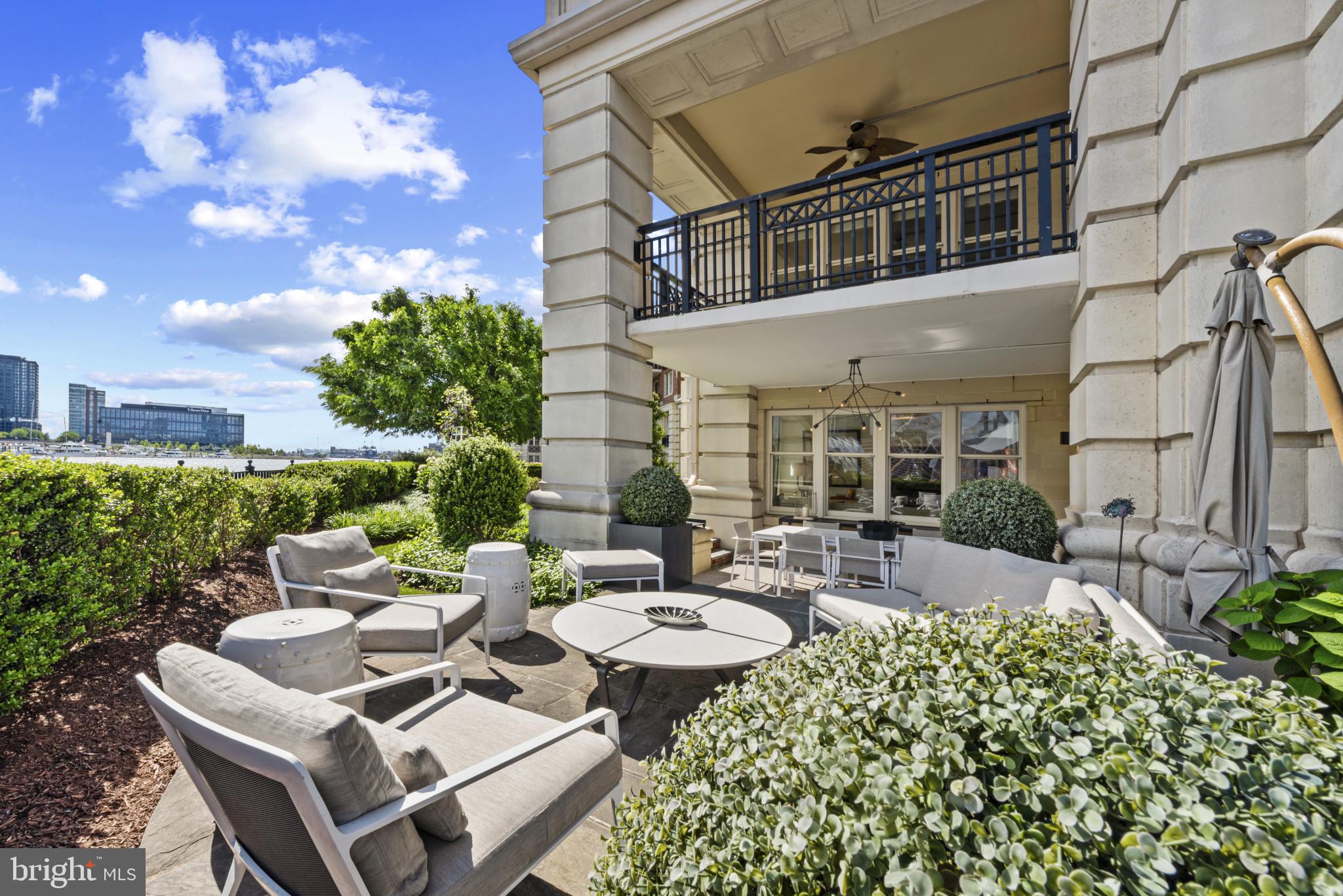 THE RITZ-CARLTON RESIDENCES - Residential