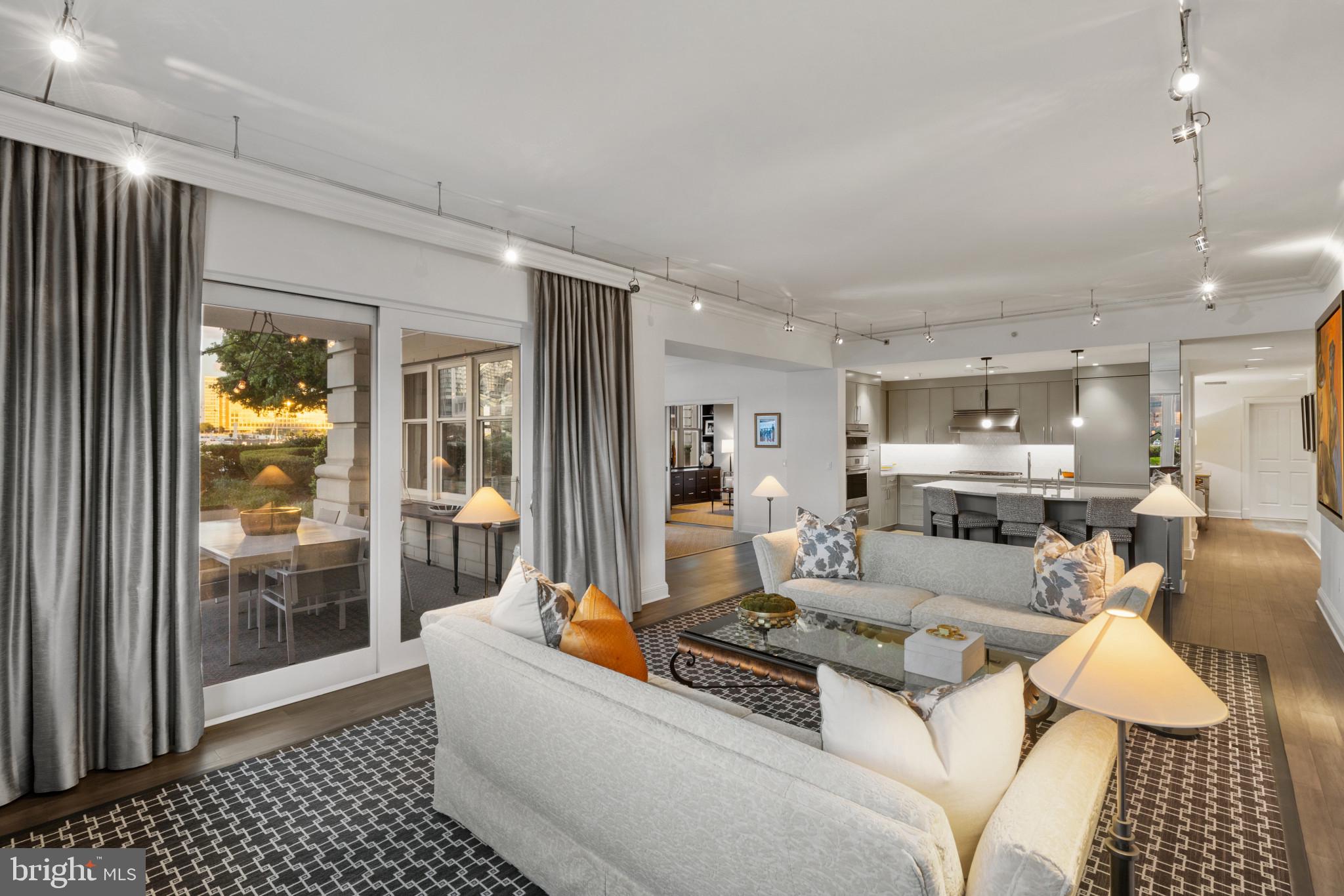 THE RITZ-CARLTON RESIDENCES - Residential