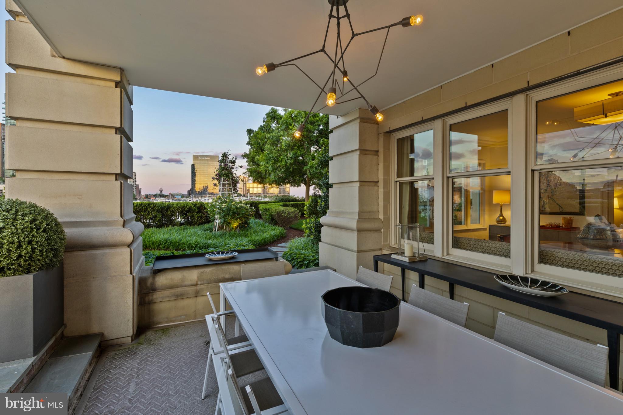 THE RITZ-CARLTON RESIDENCES - Residential